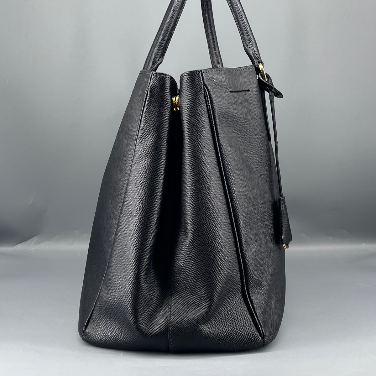 Prada Black Saffiano leather Tote Handbag