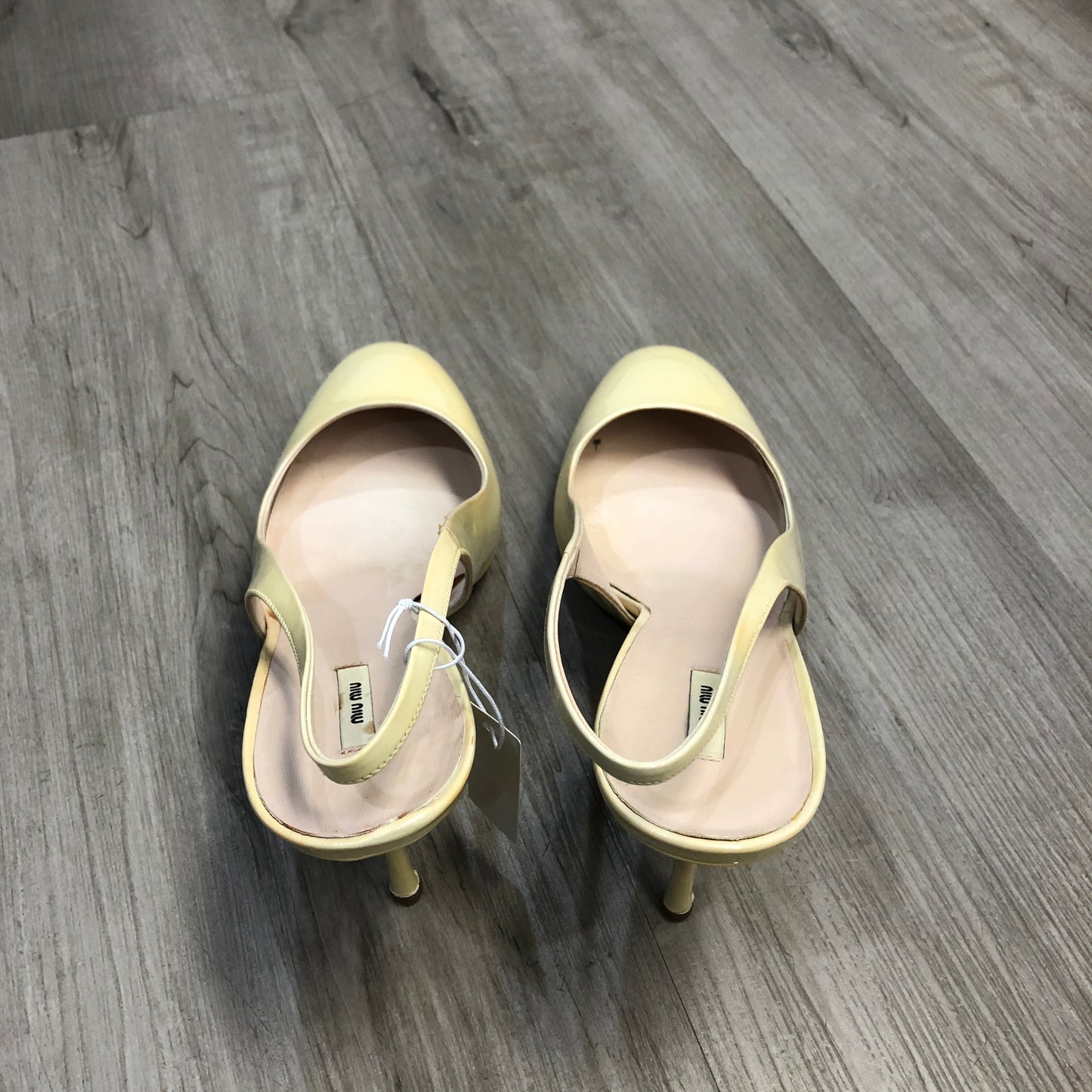 Miu Miu Women’s Patent Leather Slingback Pumps 39 cream