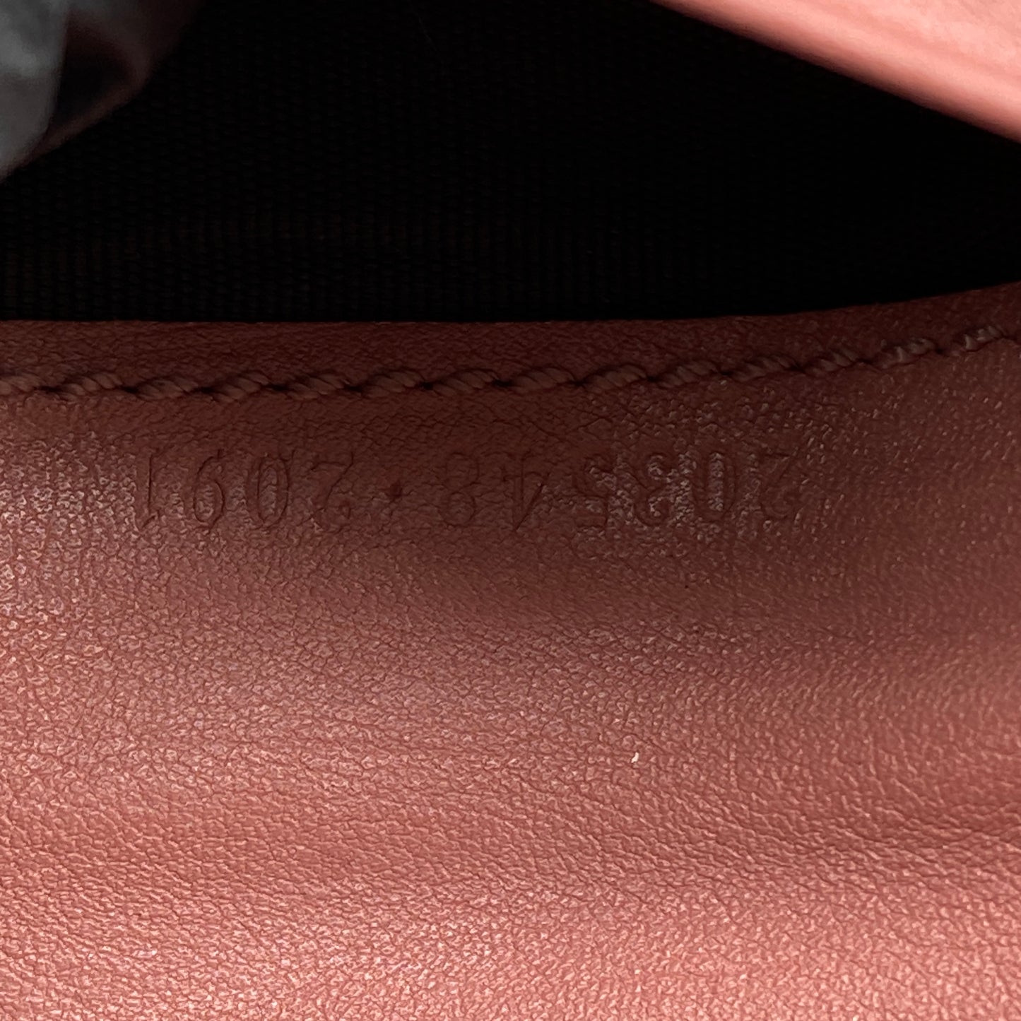 Gucci Beige GG Supreme Pink Leather Heart Snap Short Wallet