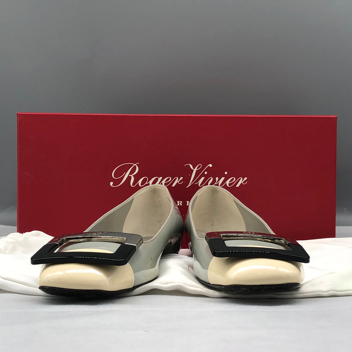 Roger Vivier Women's Greenish Grey & Cream Patent Flats shoes 36