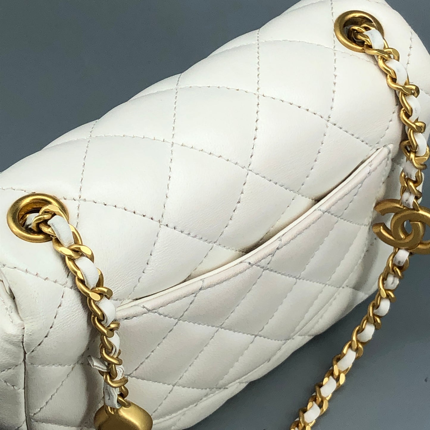 Chanel Lambskin Enamel Quilted Mini Coco Hearts Square Flap White Bag 清理中