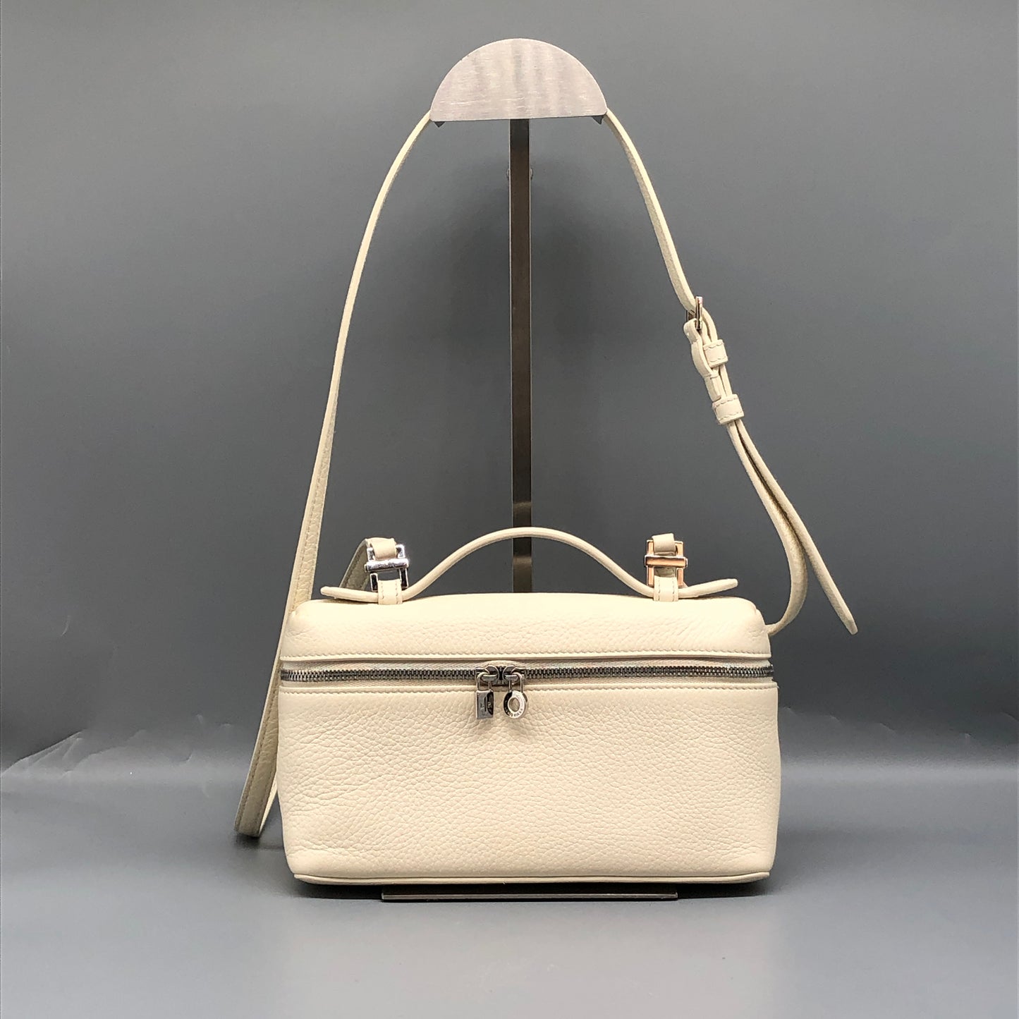 Loro Piana Extra Pocket L19 Bag cream