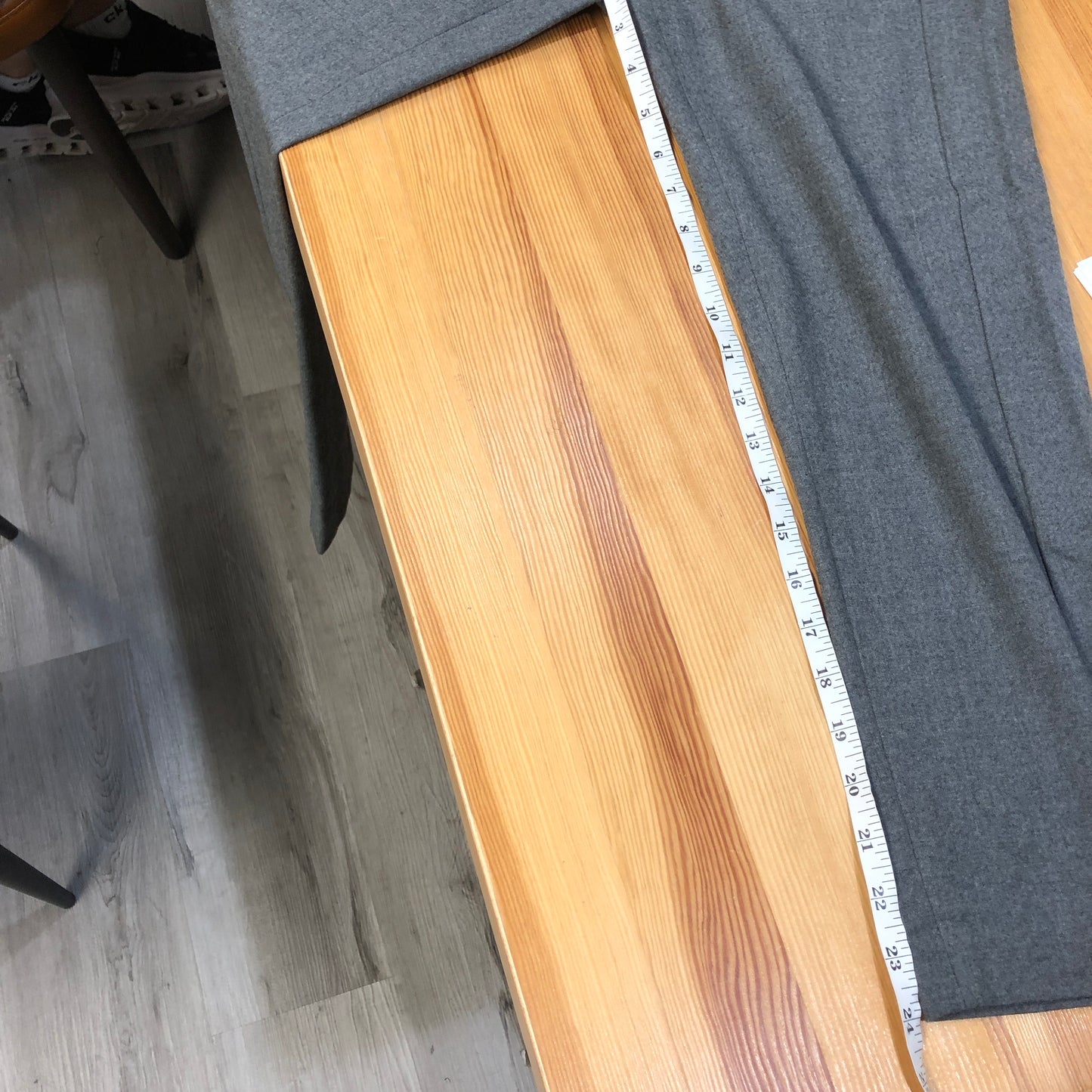 Theory Grey Elastic Waist Tapered Ankle Pants Size P/TP