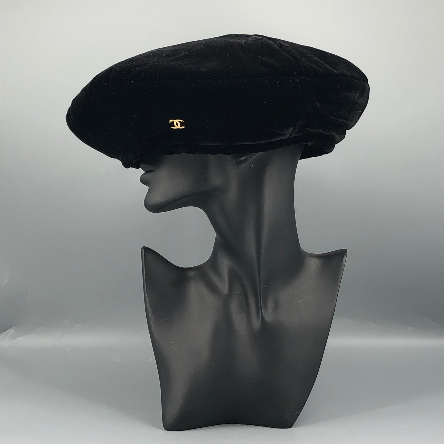 Chanel Velvet Beret Black Size M