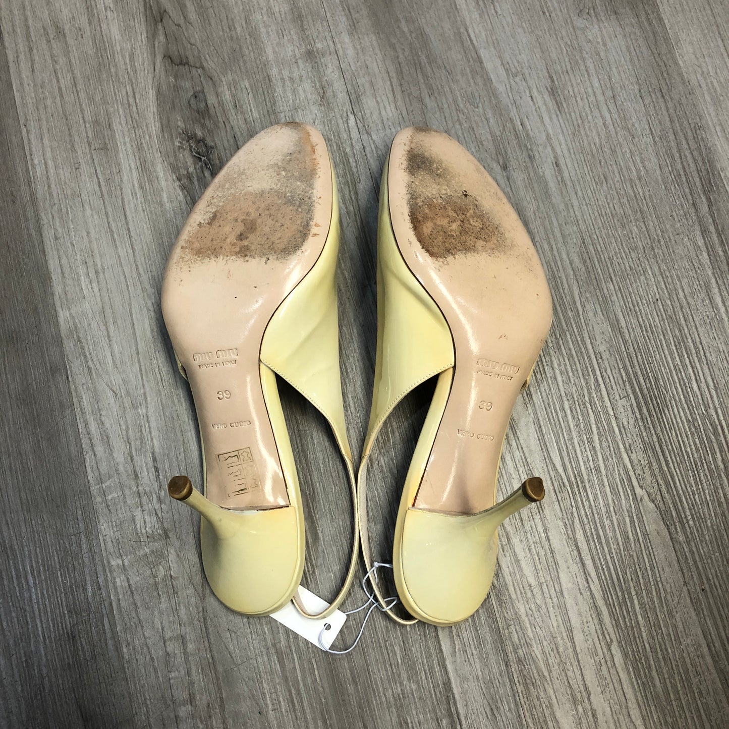 Miu Miu Women’s Patent Leather Slingback Pumps 39 cream