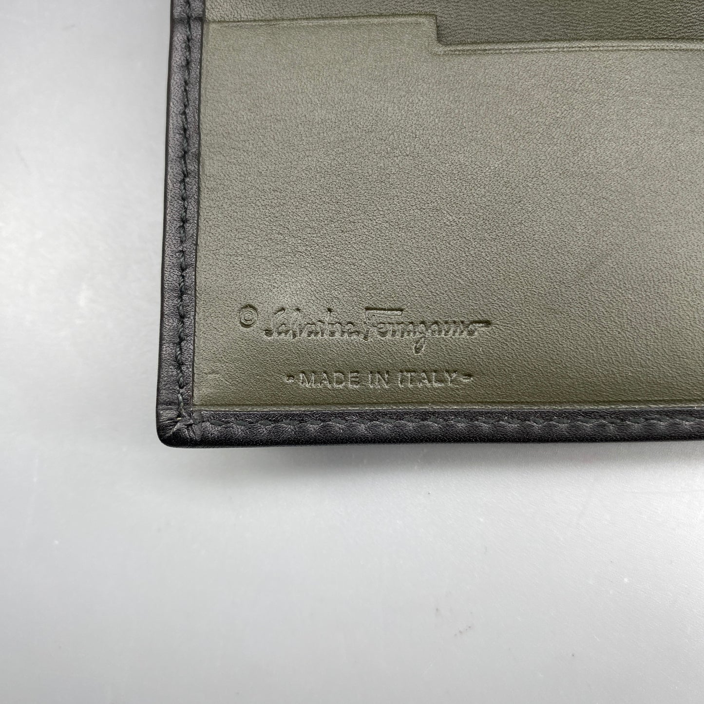 Ferragamo Black Smooth Leather Bi-fold Short Wallet