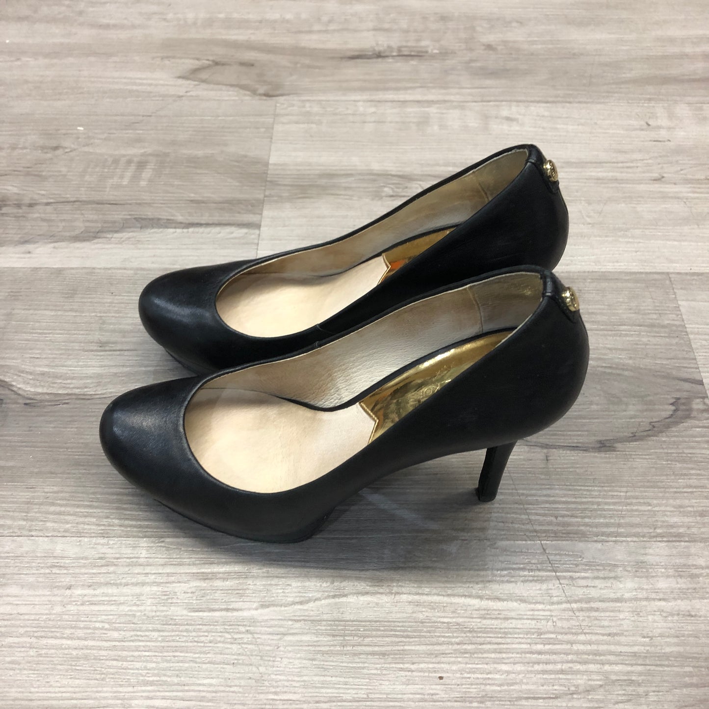 Michael Kors Women's Black Leather Round Toe Heeled Pumps 6