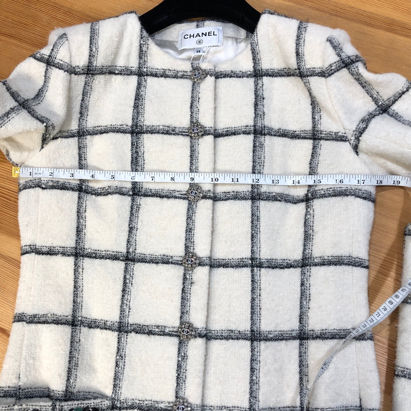Chanel White Black Plaid Tweed Dress Floral Pocket Embellishment Size 38