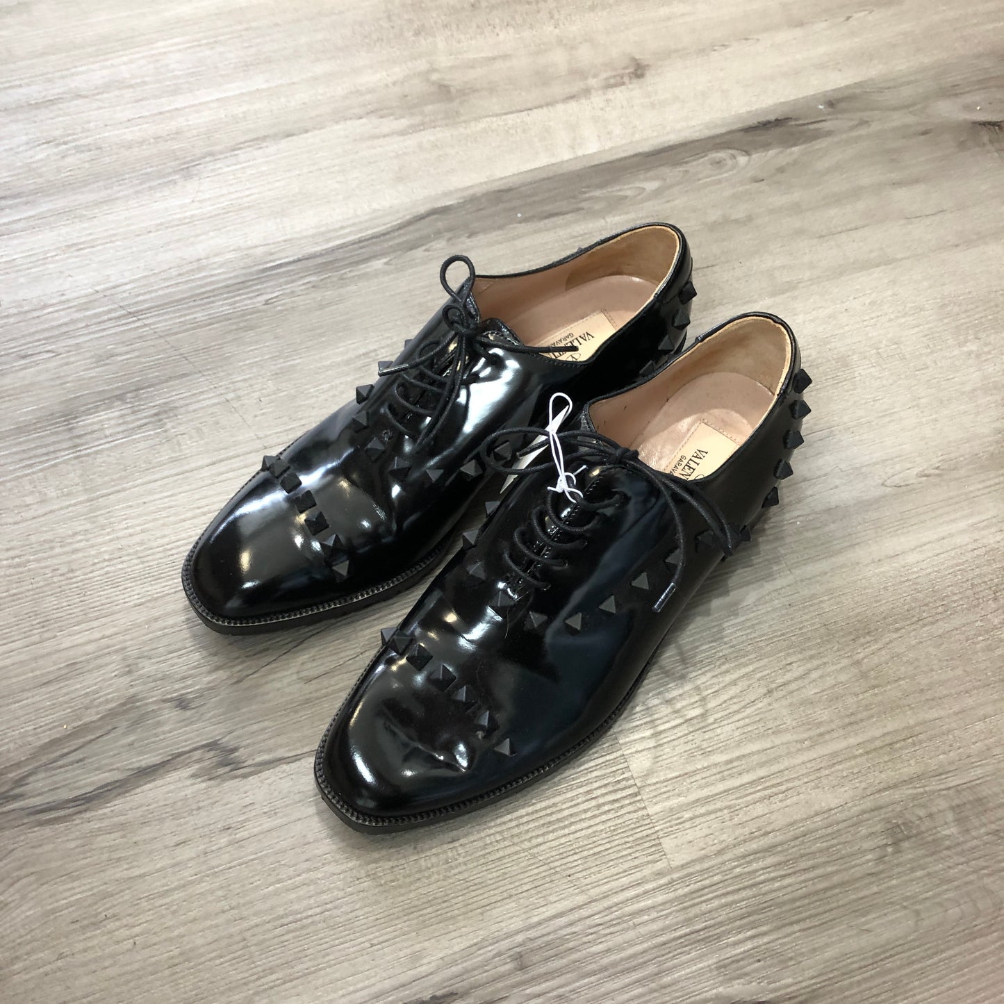 Valentino Women's Black Patent Leather Rockstud Derby Shoes shoes 36.5