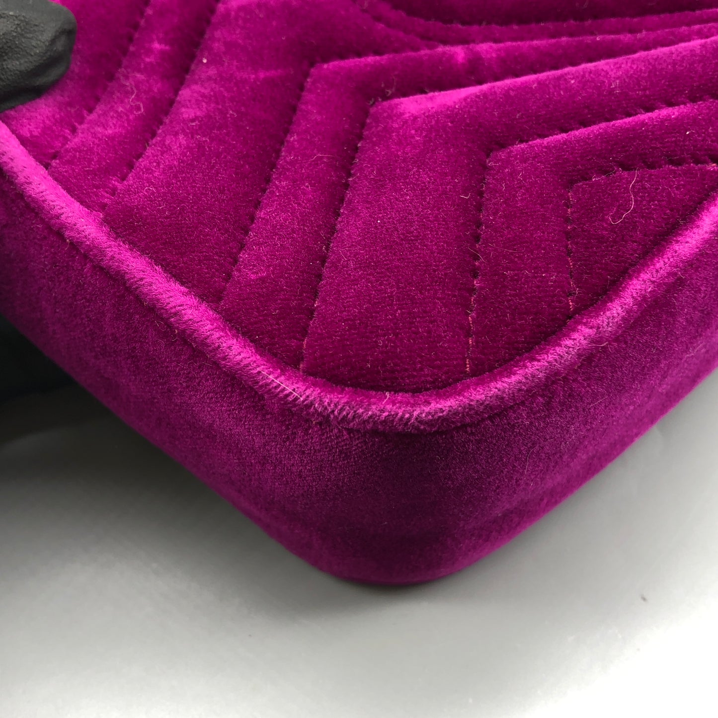 Gucci Marmont Fuchsia Velvet Matelasse Chain Shoulder Bag