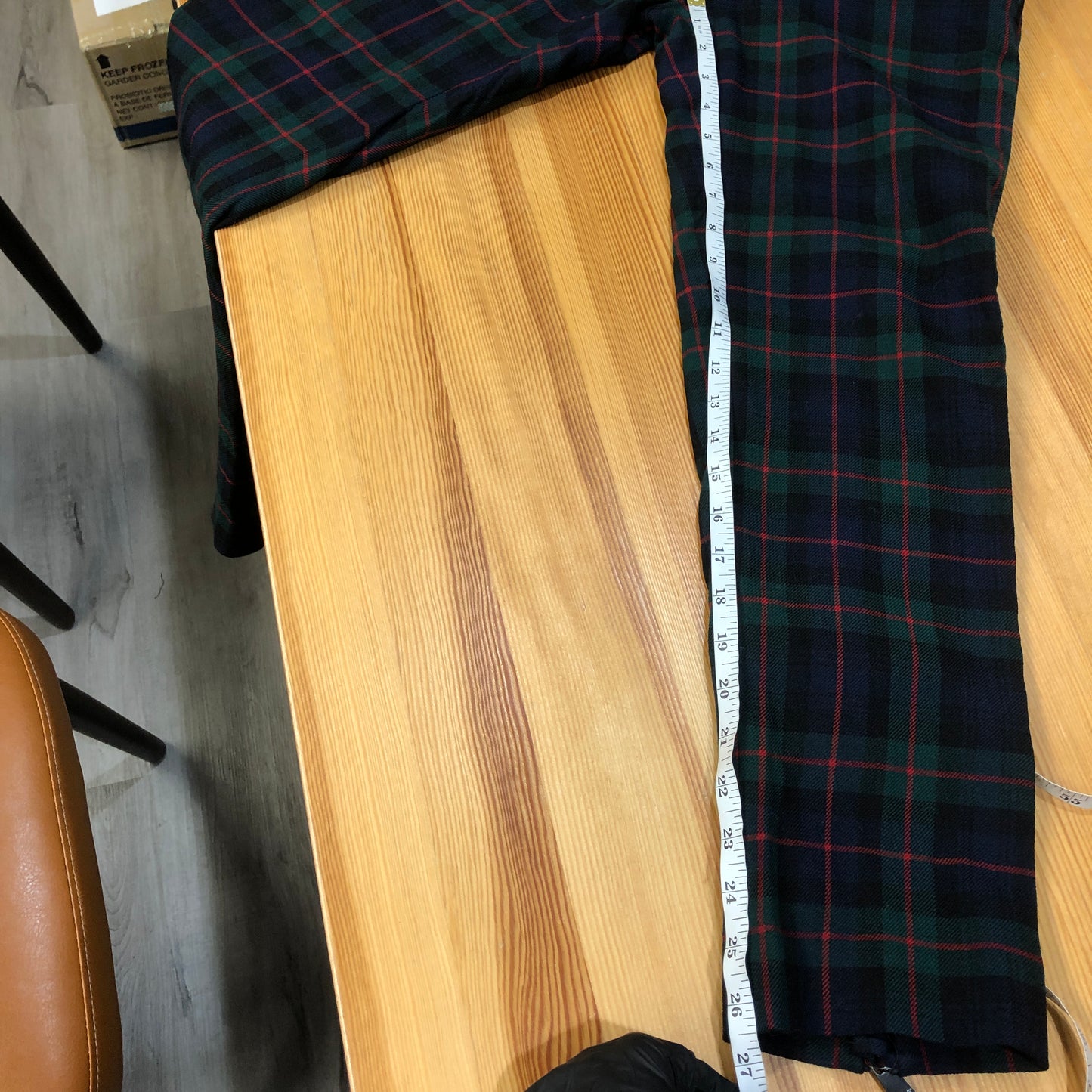 Burberry Tartan Wool Slim Ankle Trousers Size US 2 Black/Red/Dark Green