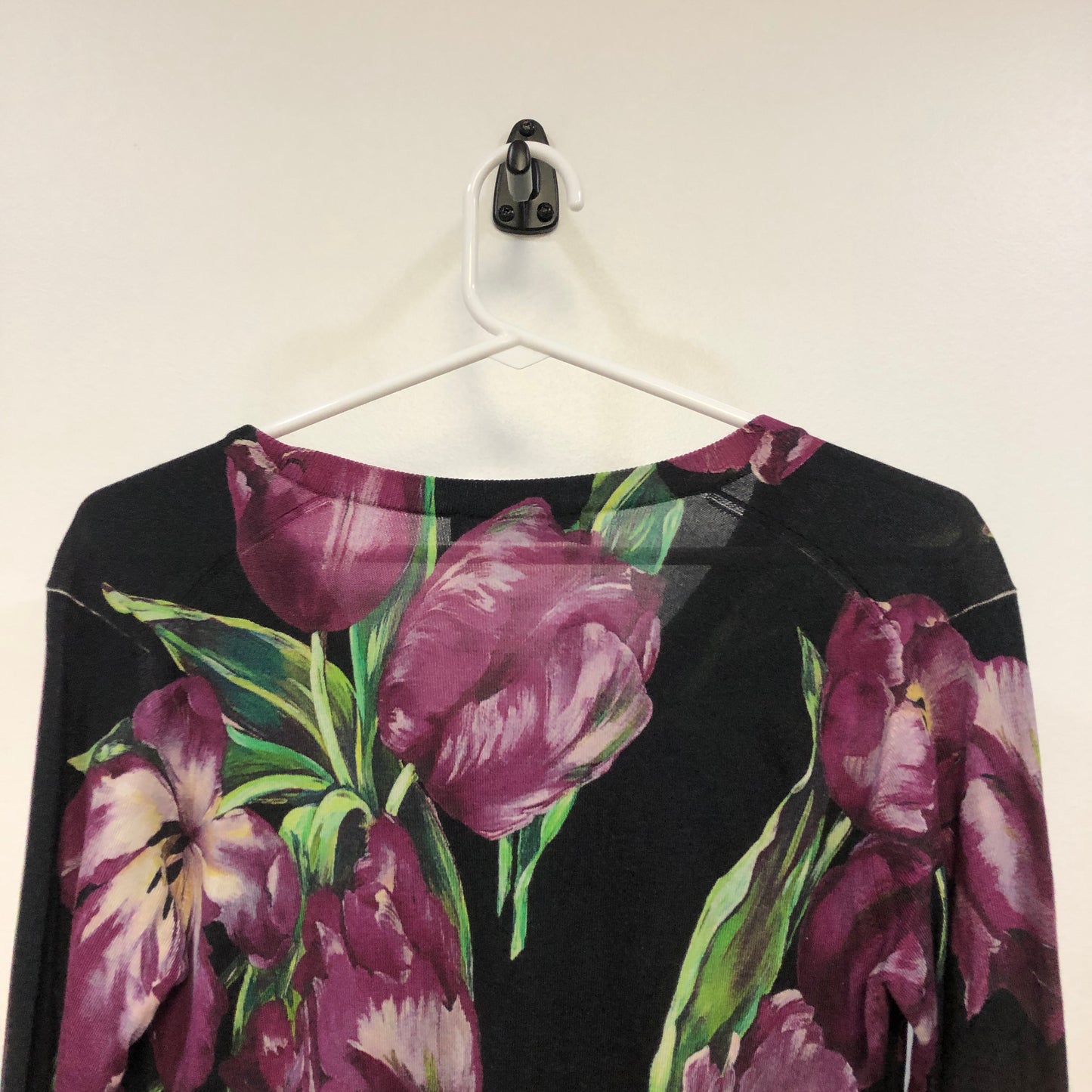 Dolce & Gabbana Black Purple Floral V‑Neck Long Sleeve Top 44