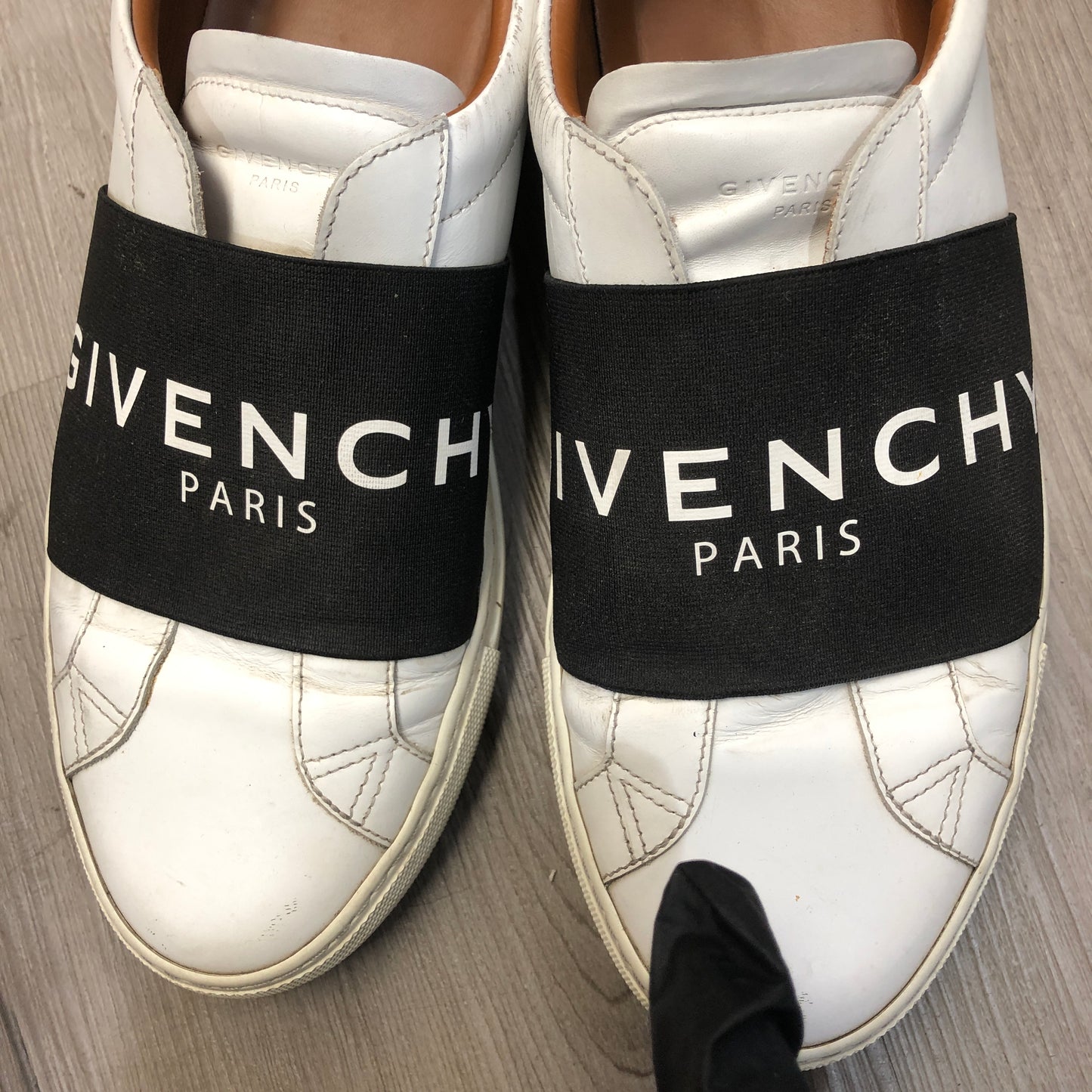 Givenchy Men's Low-Top Sneakers Size 40 White/Black