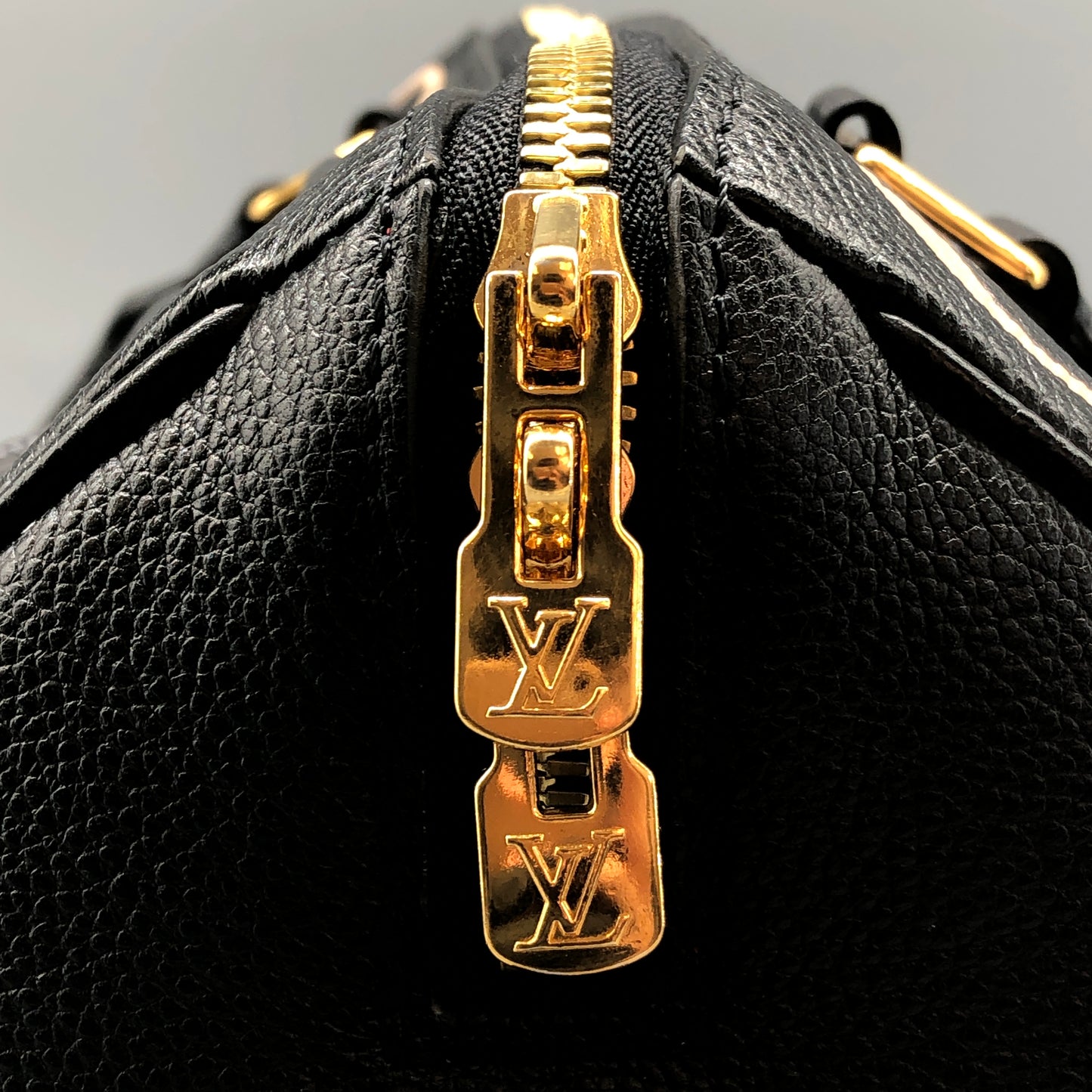 Louis Vuitton Speedy Bandoulière 25 Handbag Black