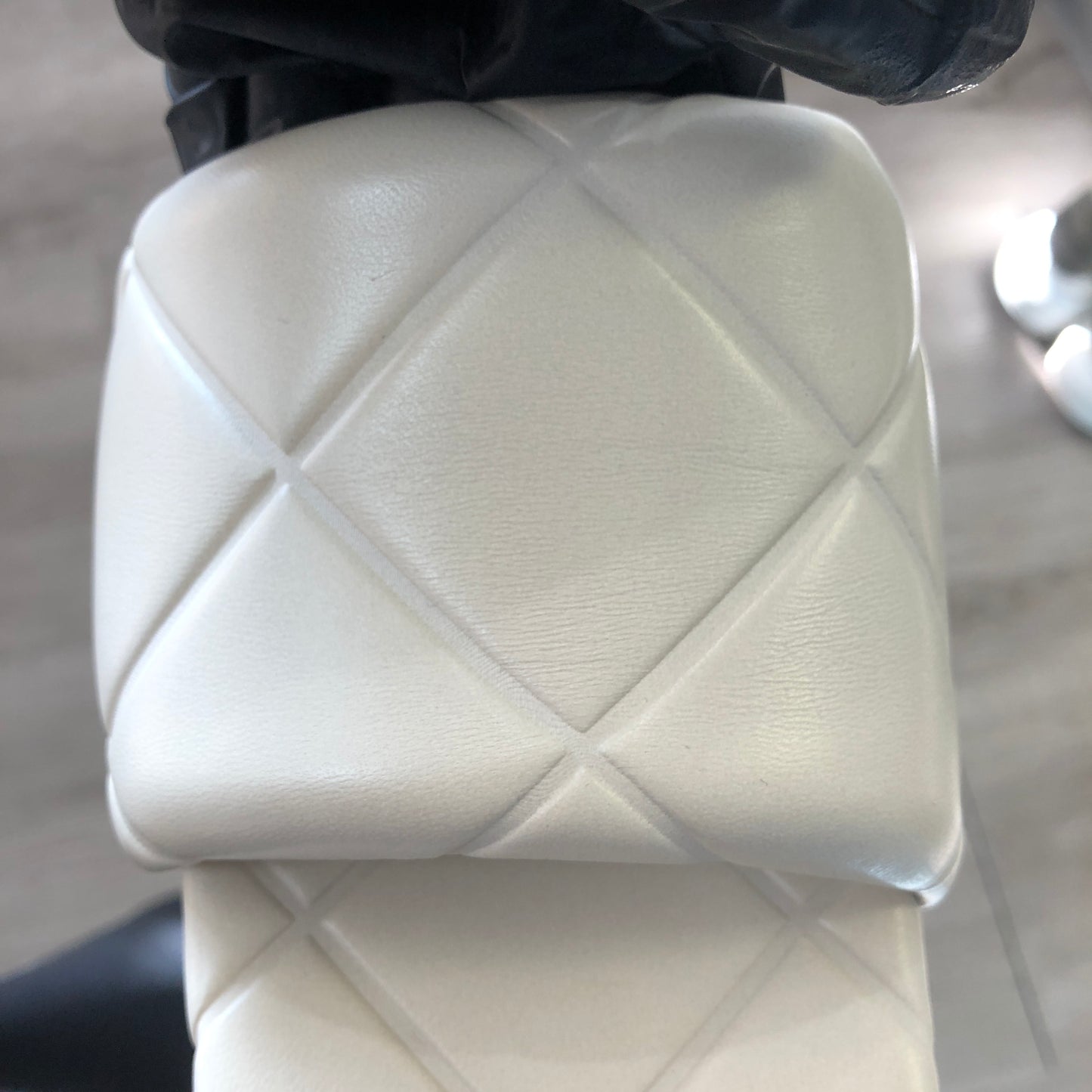 Bottega Veneta Quilted Lambskin Flat Slide Sandals Size 38 Cream