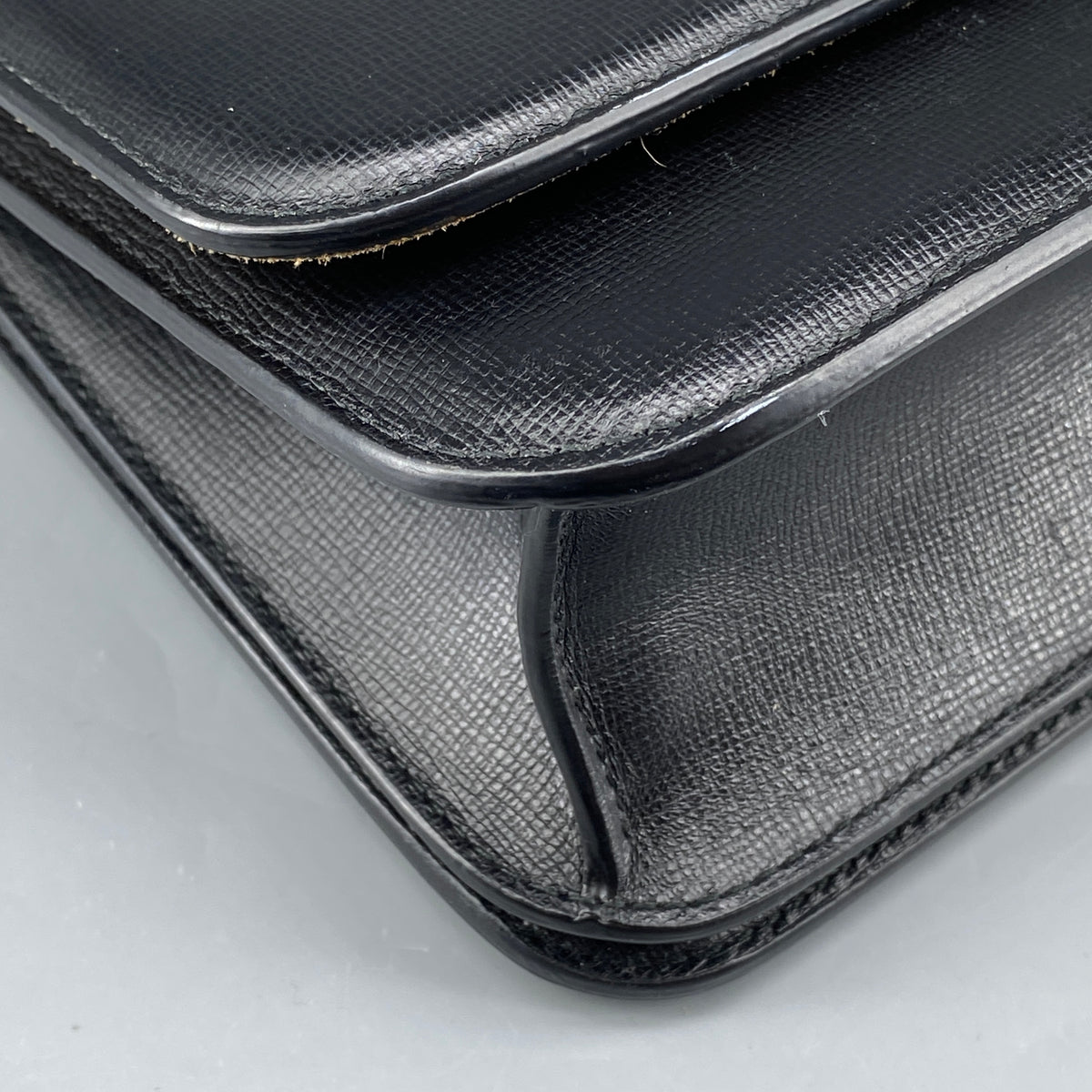Bottega Veneta Spazzolato Calfskin Classic BV Bag Black