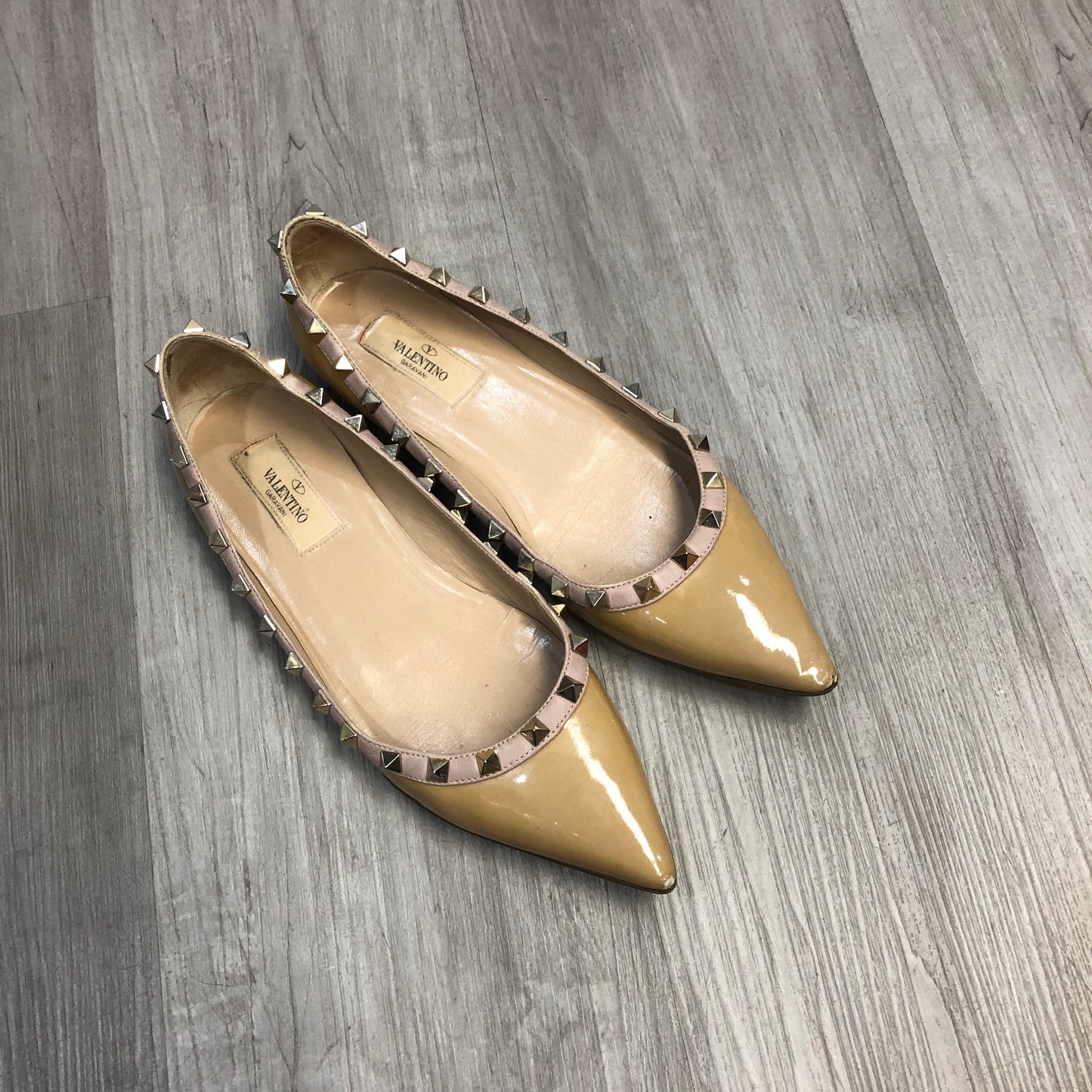 Valentino Rockstud Patent Leather Ballet Flats 38.5 beige