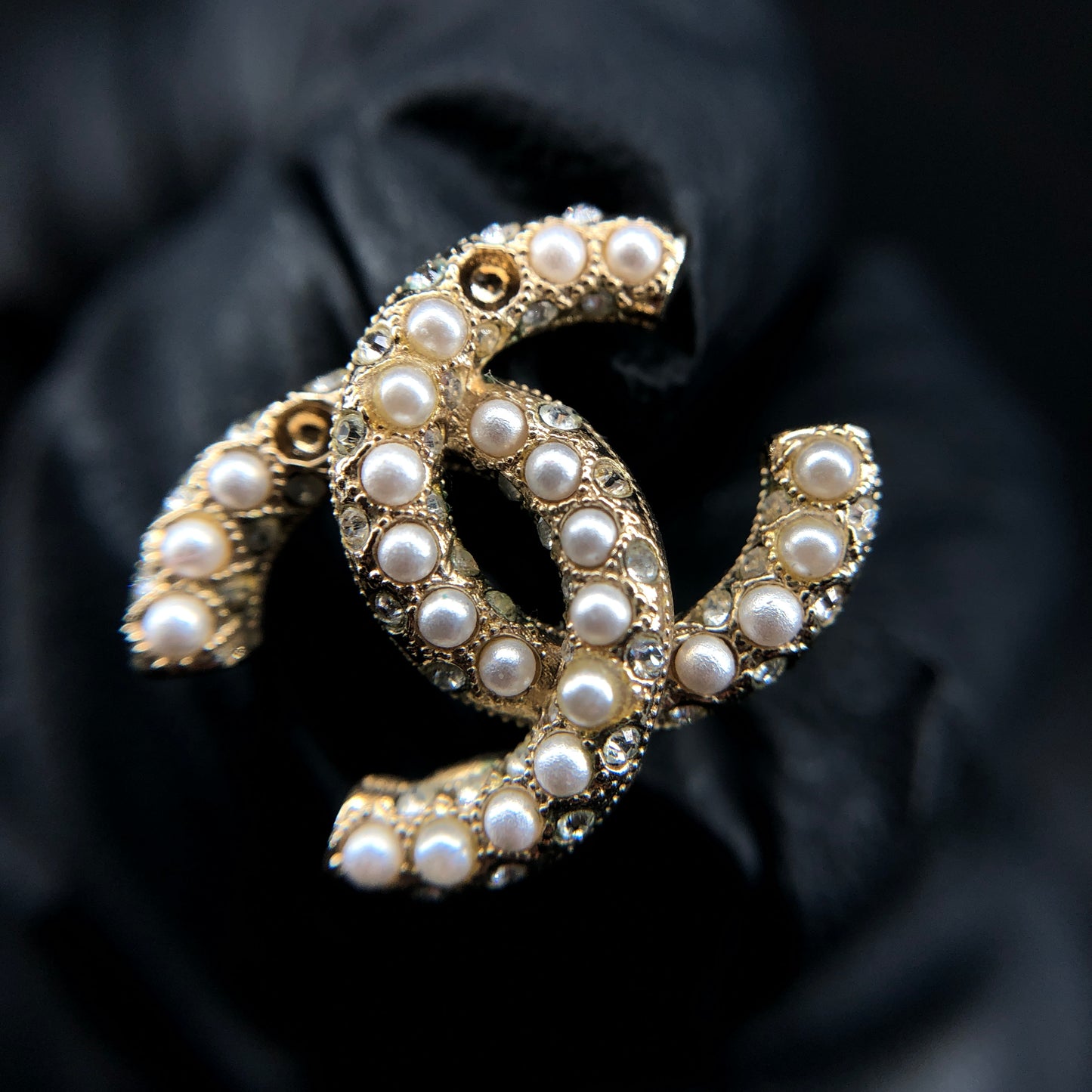 Chanel 2021 Gold Tone Interlocking CC Pearl Stud Earrings Pearl/Gold