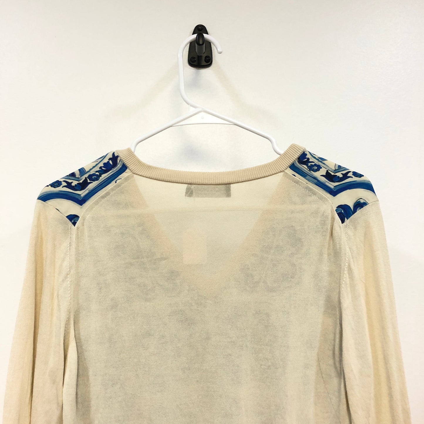 Dolce & Gabbana Beige Blue Floral V‑Neck Long Sleeve Top 42