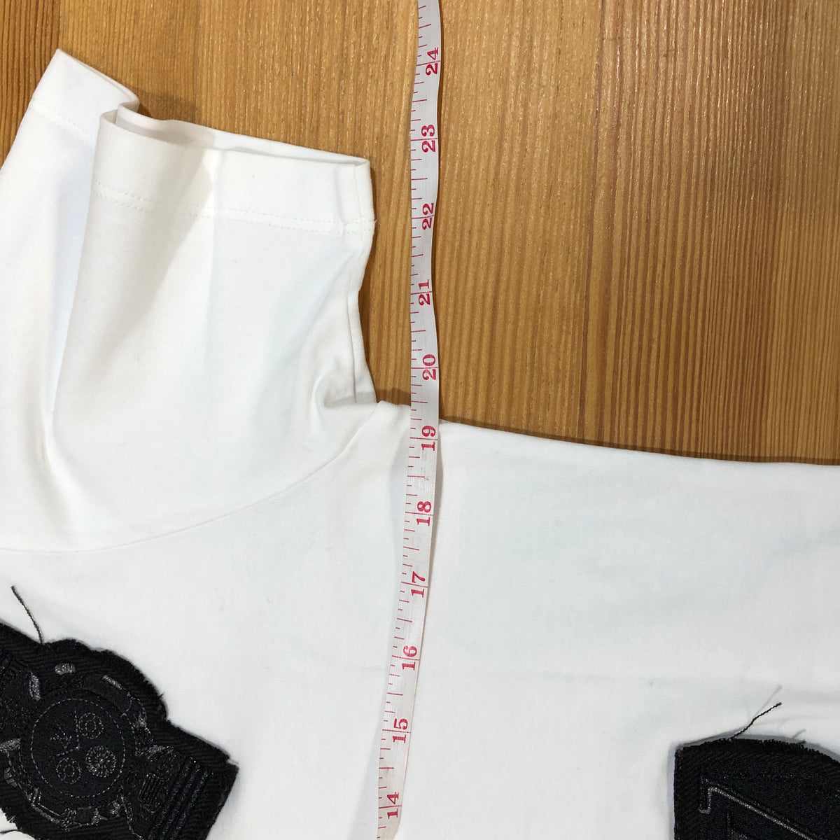 Louis Vuitton White Heart Applique T-shirt Size M