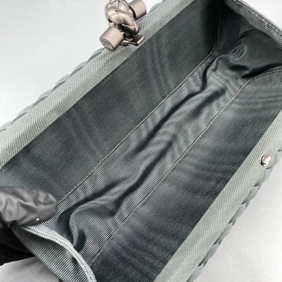 Bottega Veneta Dark Grey/Green Intrecciato Leather Knot Clutch Bag