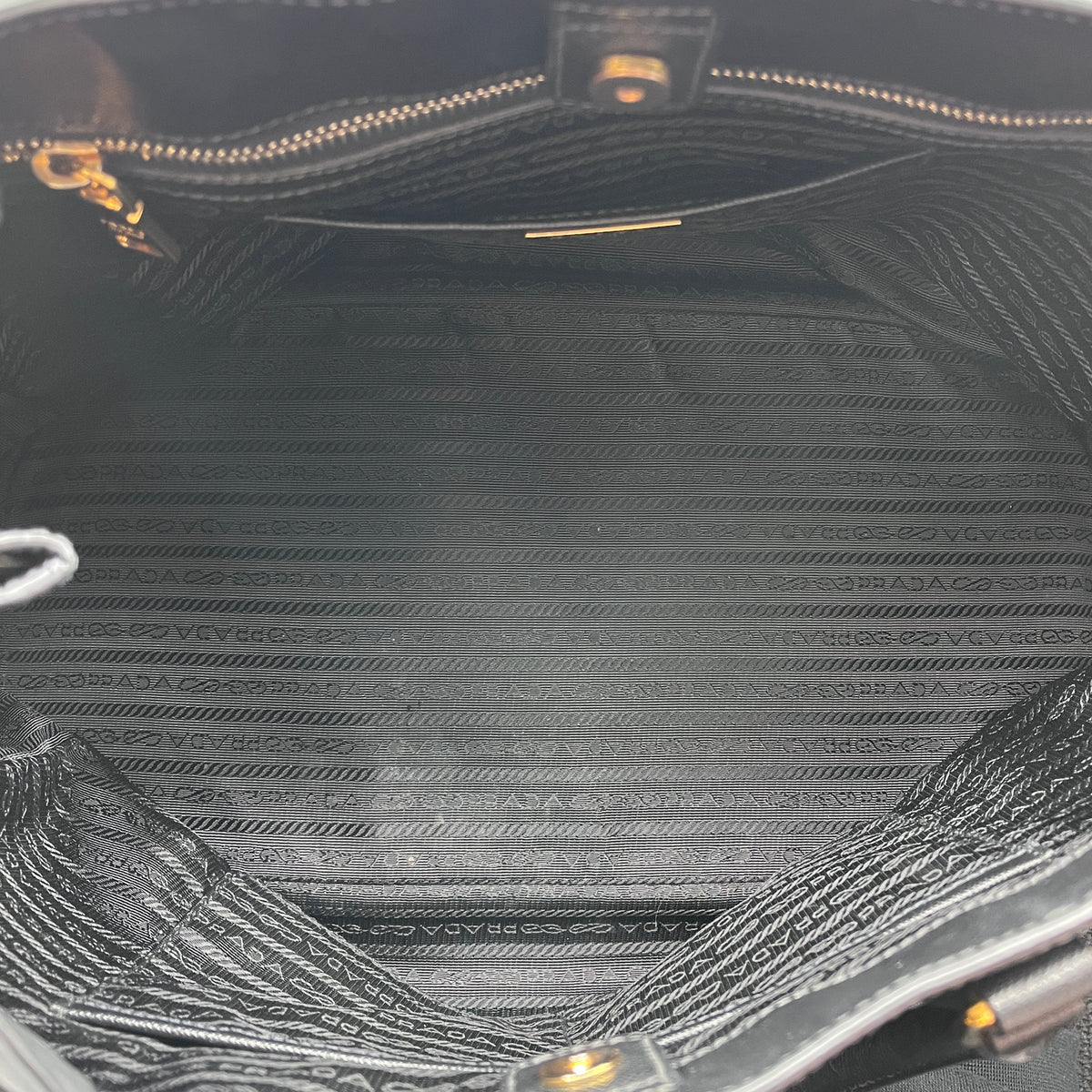 Prada Black Saffiano leather Tote Handbag