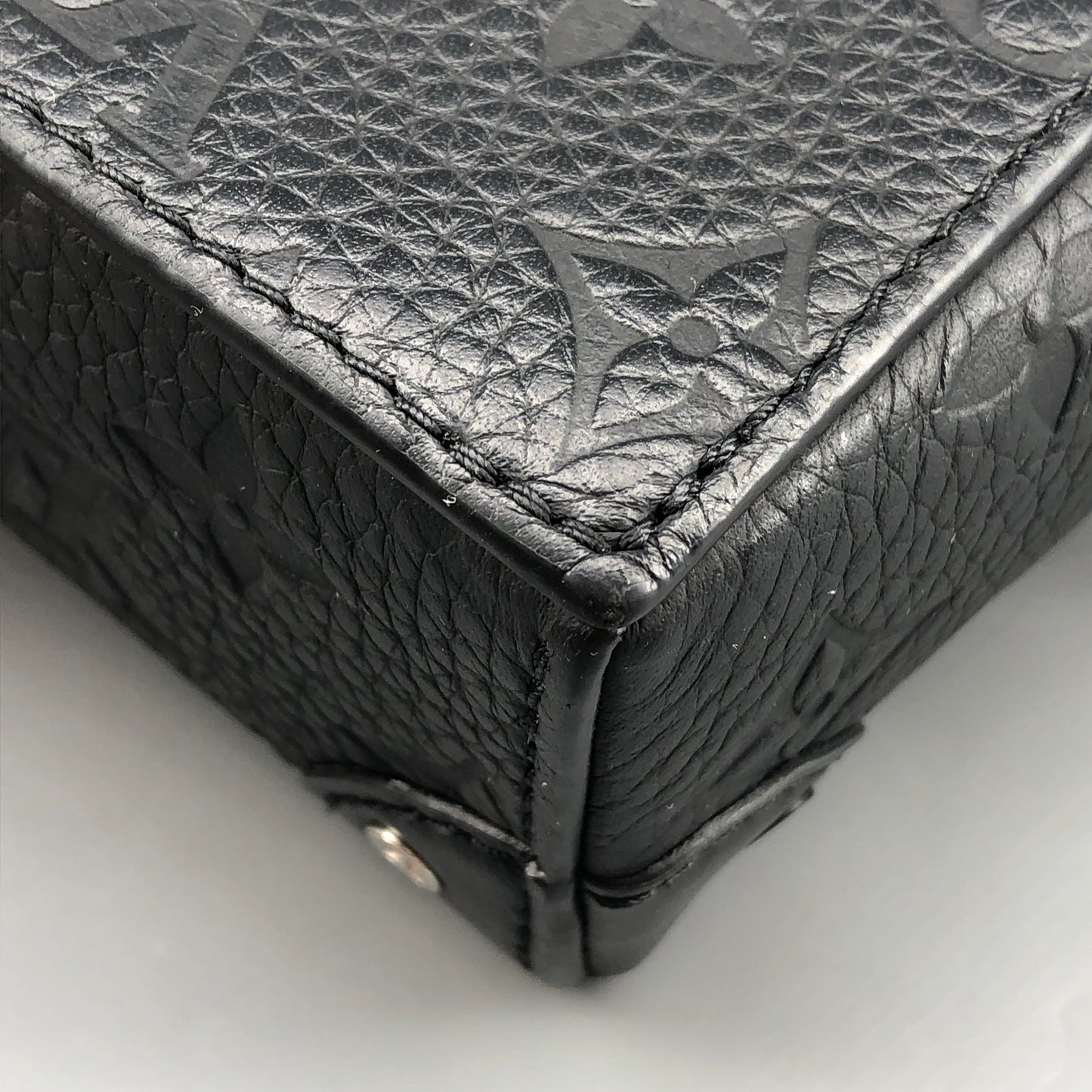 Louis Vuitton Monogram Taurillon Leather Steamer Wearable Wallet Black