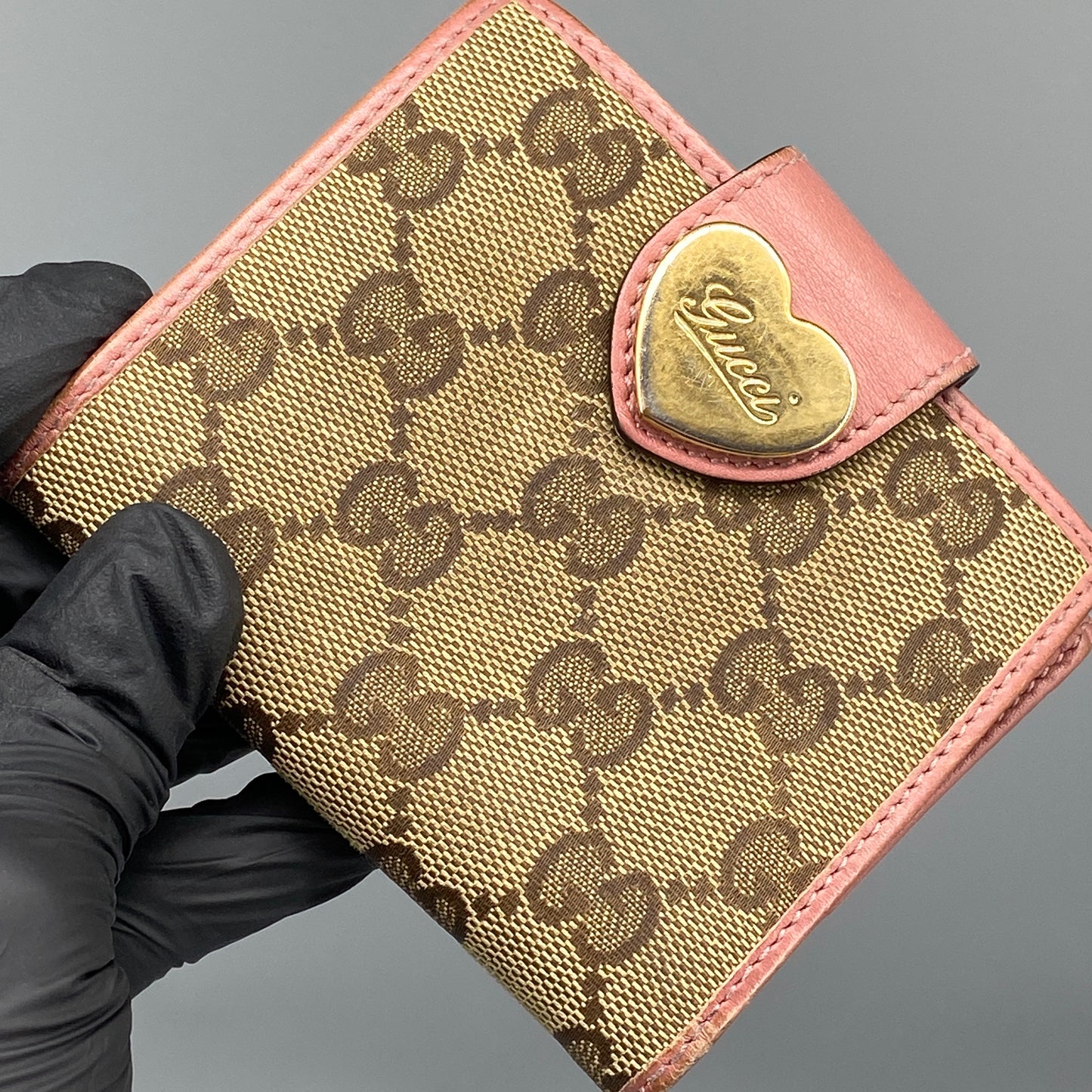 Gucci Beige GG Supreme Pink Leather Heart Snap Short Wallet
