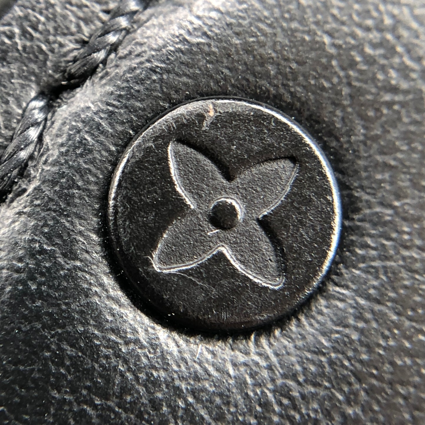 Louis Vuitton Monogram Taurillon Leather Steamer Wearable Wallet Black