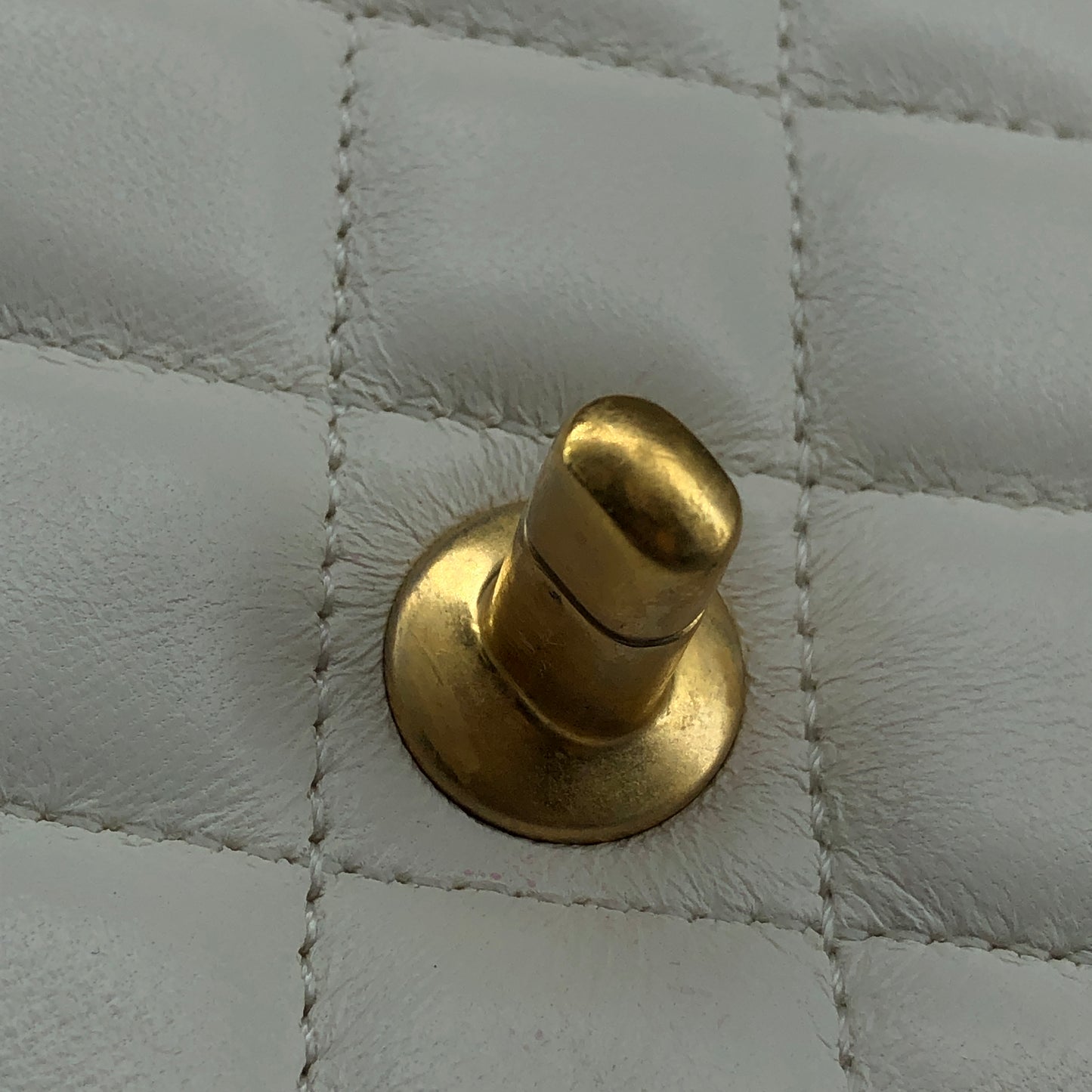 Chanel Lambskin Enamel Quilted Mini Coco Hearts Square Flap White Bag 清理中