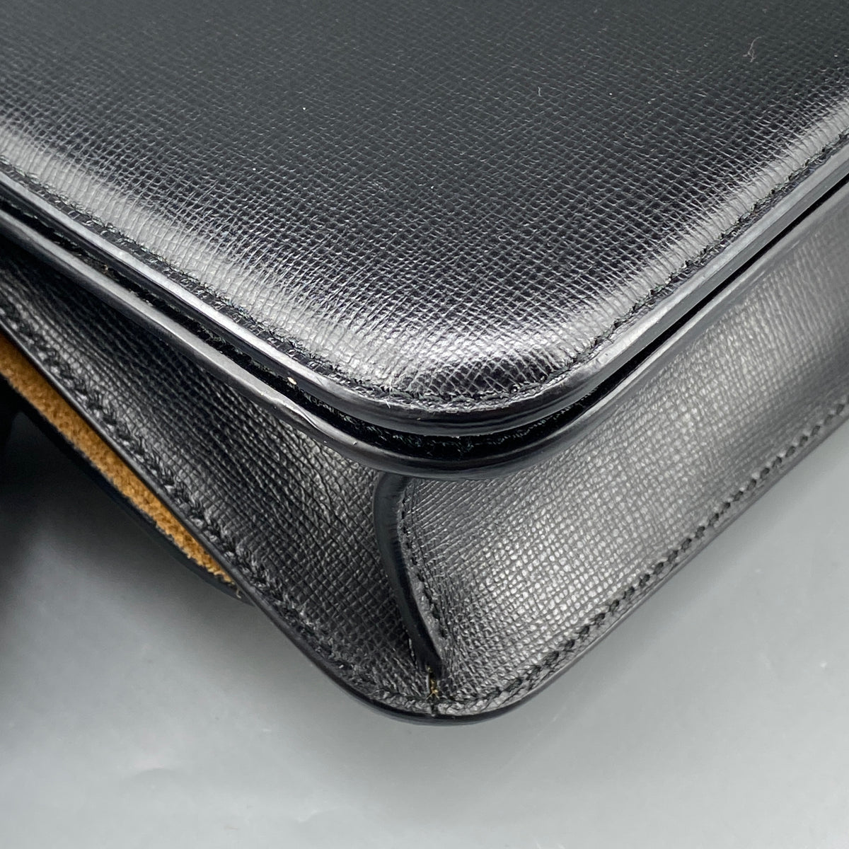 Bottega Veneta Spazzolato Calfskin Classic BV Bag Black