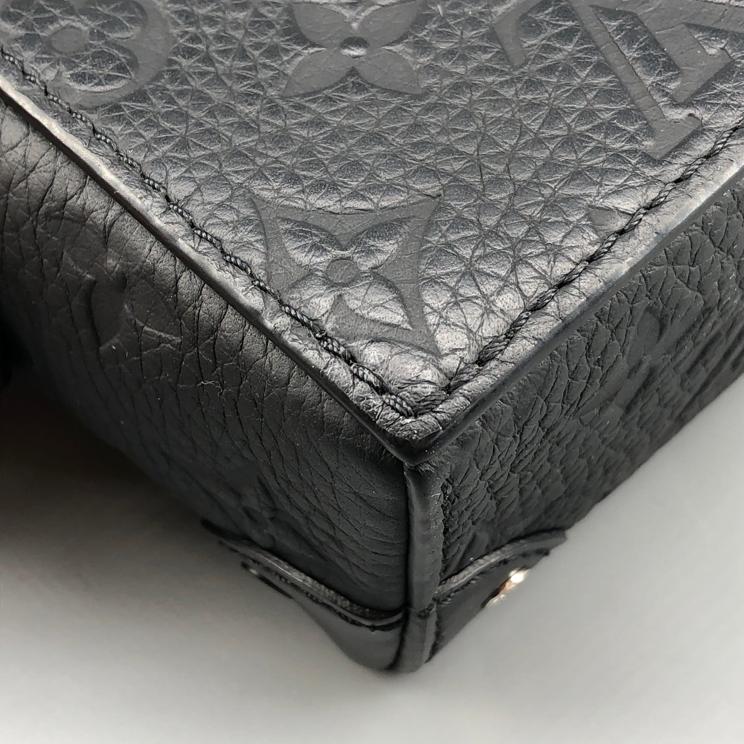 Louis Vuitton Monogram Taurillon Leather Steamer Wearable Wallet Black