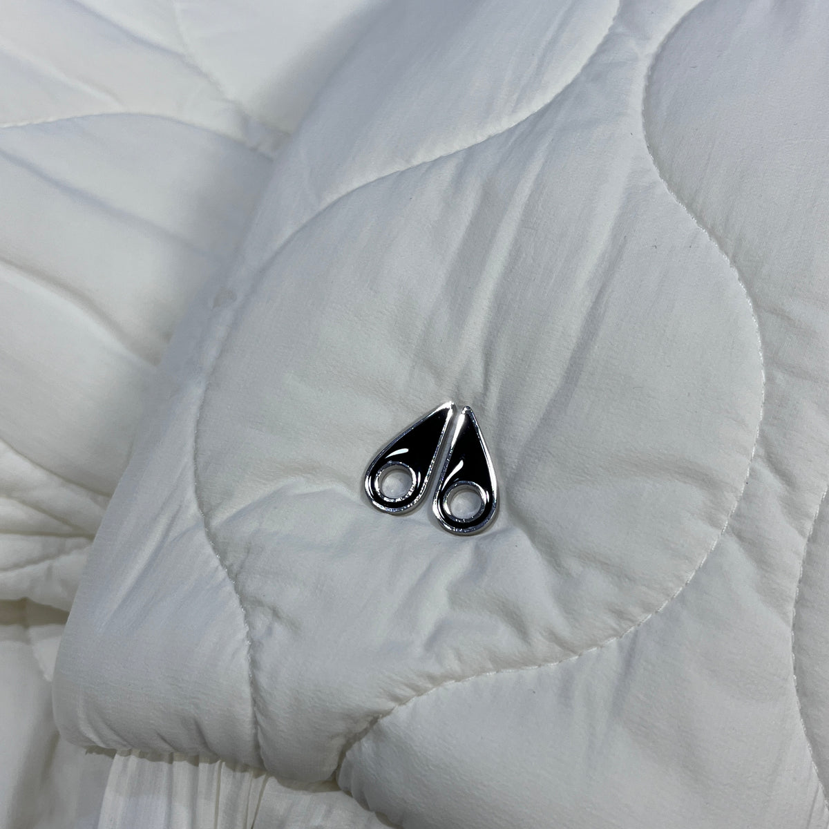 Moose Knuckles  White Hooded Zip Quilted Jacket Size M