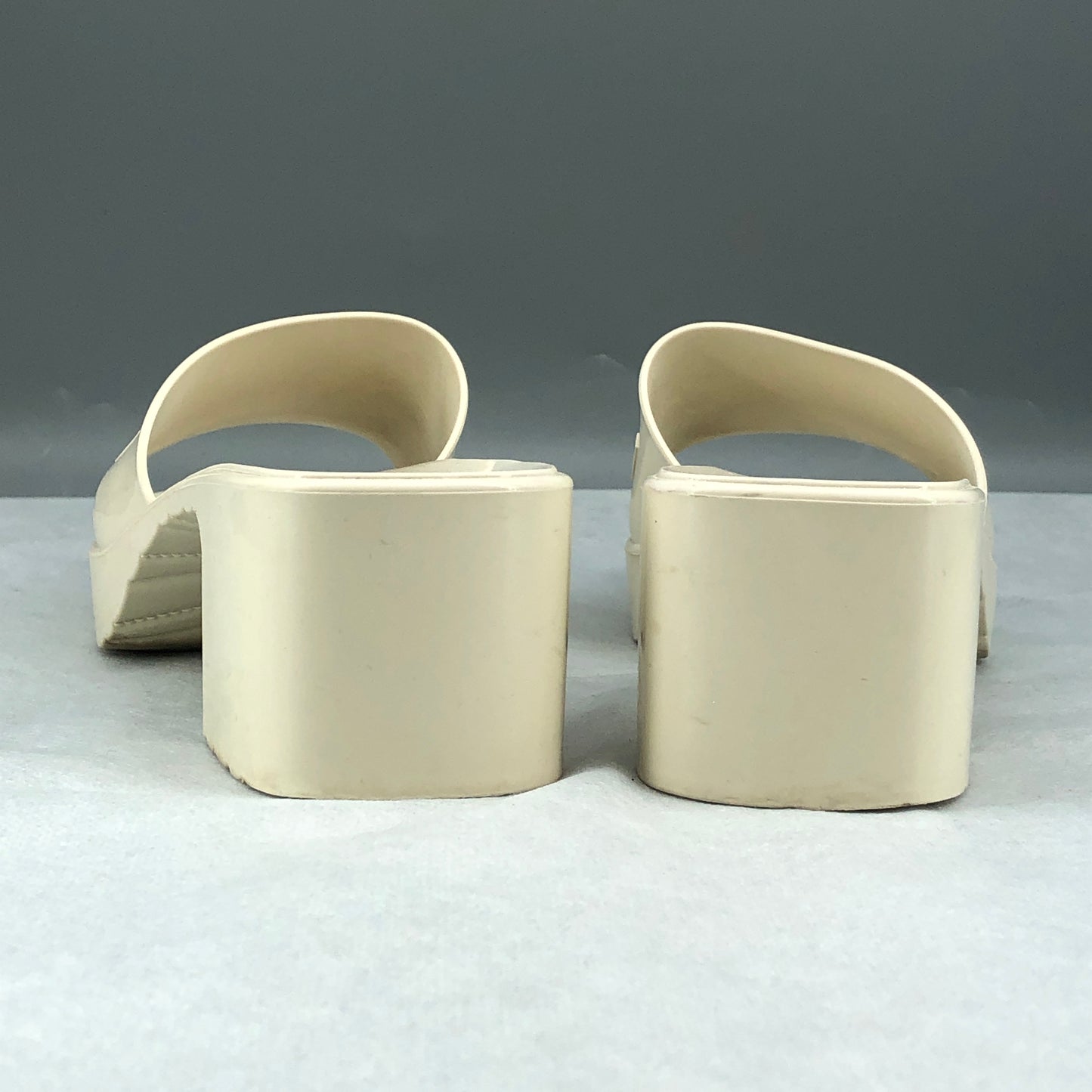 Gucci Logo Embossed Rubber Slide Sandals 35 cream