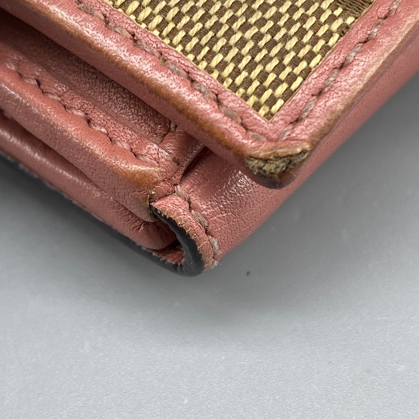 Gucci Beige GG Supreme Pink Leather Heart Snap Short Wallet