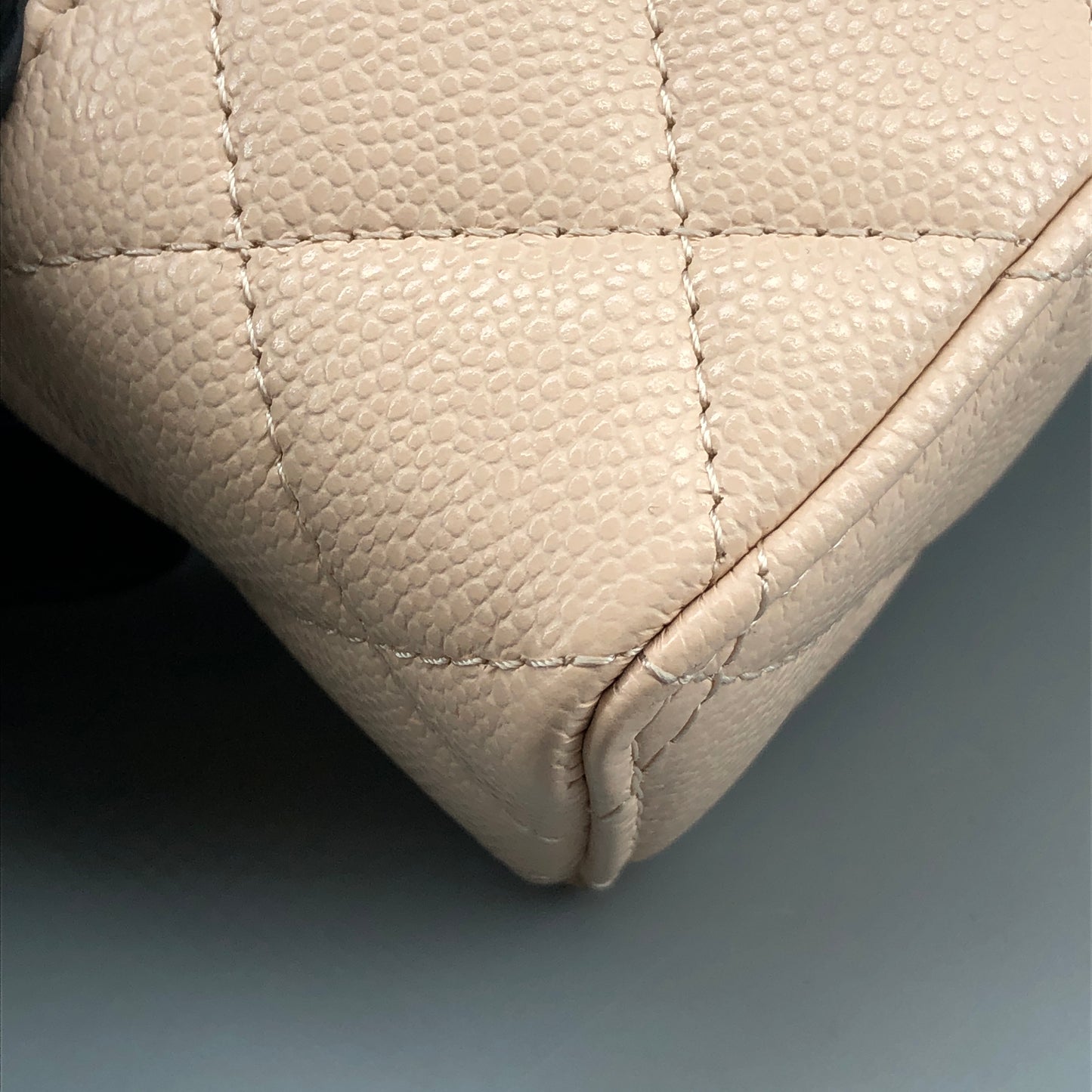 Chanel Caviar Quilted Top Handle Slim Vanity With Chain Beige/Nude