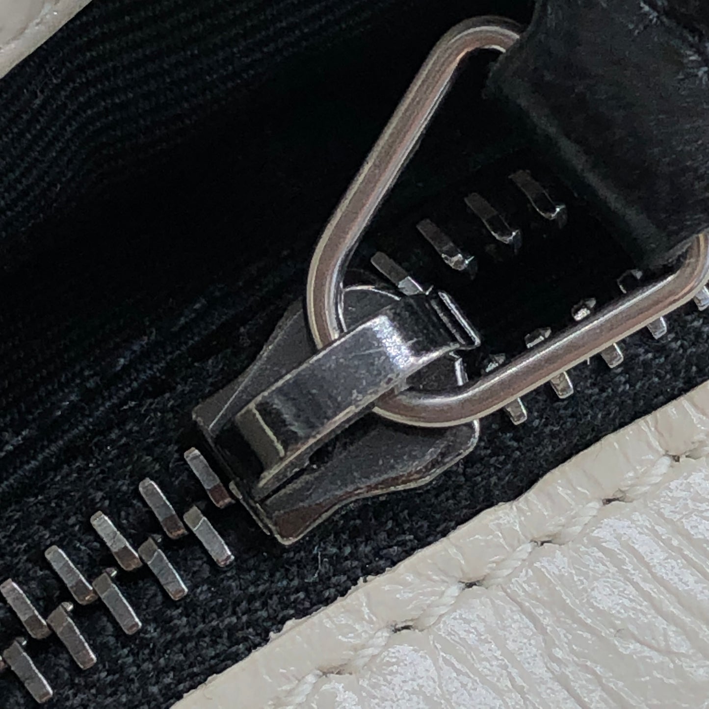 Saint Laurent Niki Medium Shoulder Bag Cream