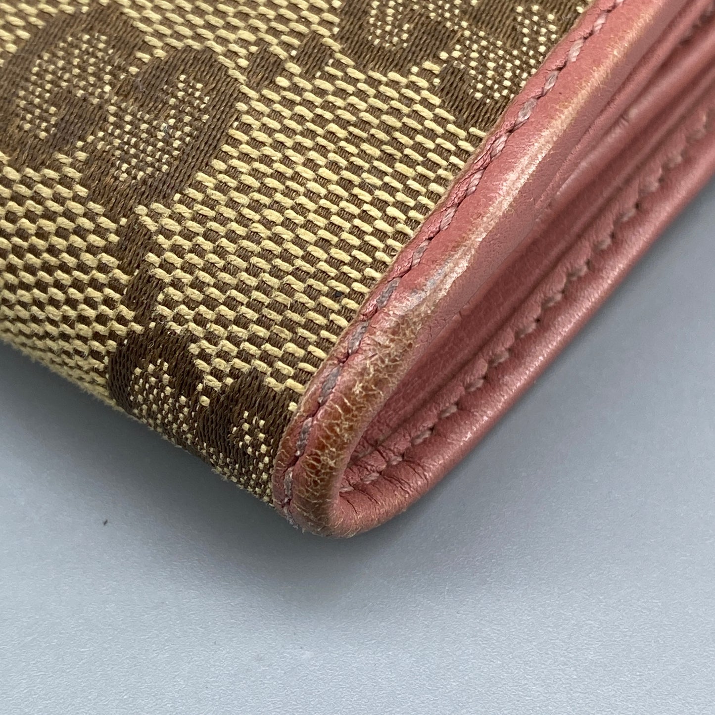Gucci Beige GG Supreme Pink Leather Heart Snap Short Wallet