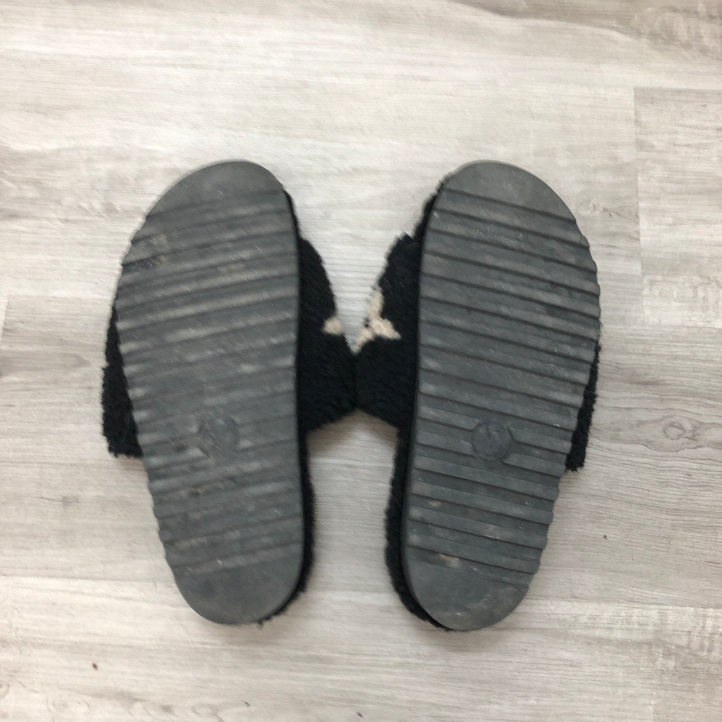 Louis Vuitton Unisex Teddy Shearling Monogram Slide Sandal 40 Black Beige Two-Tone