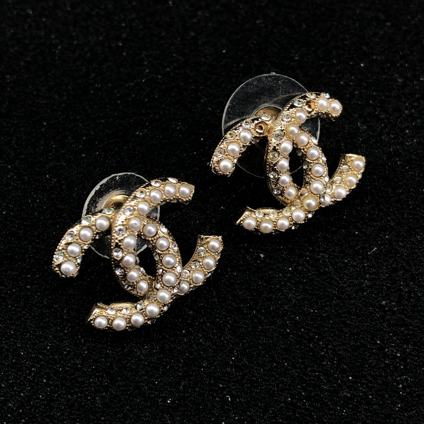 Chanel 2021 Gold Tone Interlocking CC Pearl Stud Earrings Pearl/Gold