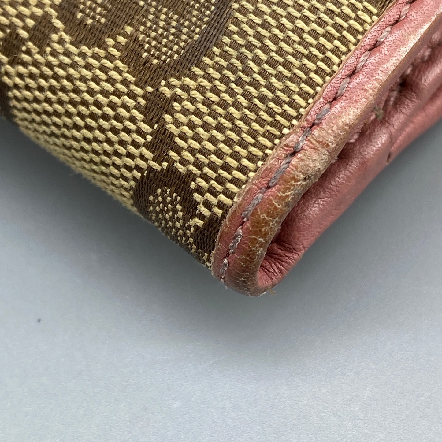 Gucci Beige GG Supreme Pink Leather Heart Snap Short Wallet
