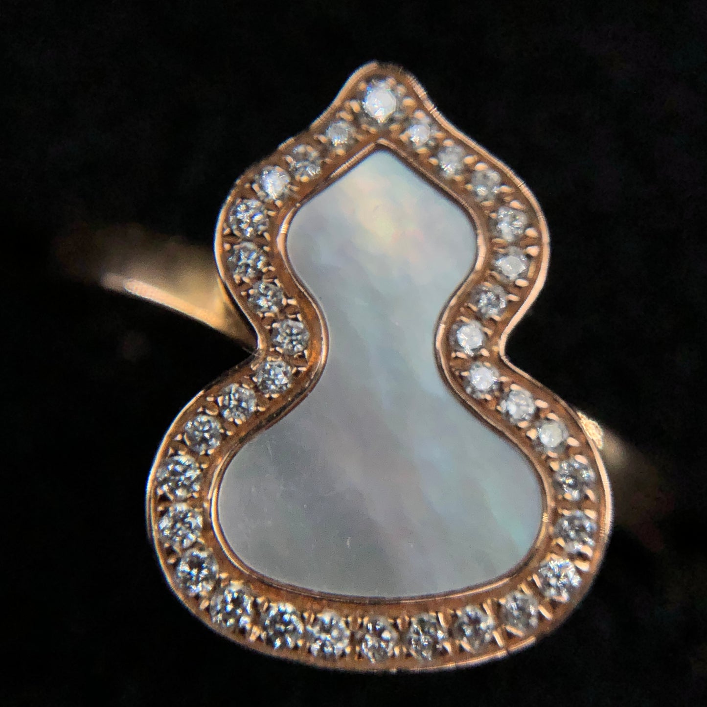 Qeelin Wulu 18k Gold Diamond & Mother-of-Pearl Ring Size 53mm