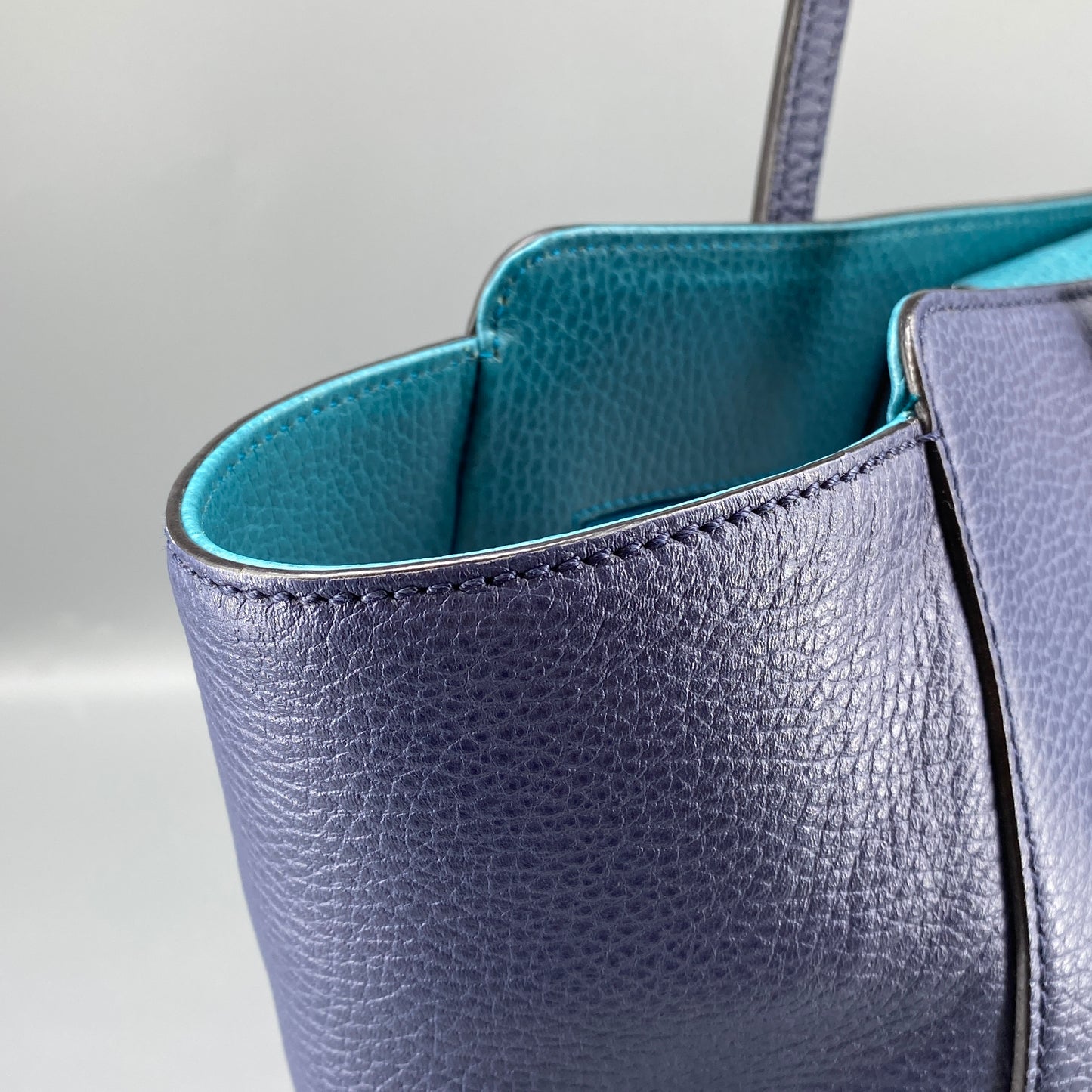 Gucci Grained Leather Tote Bag  Navy