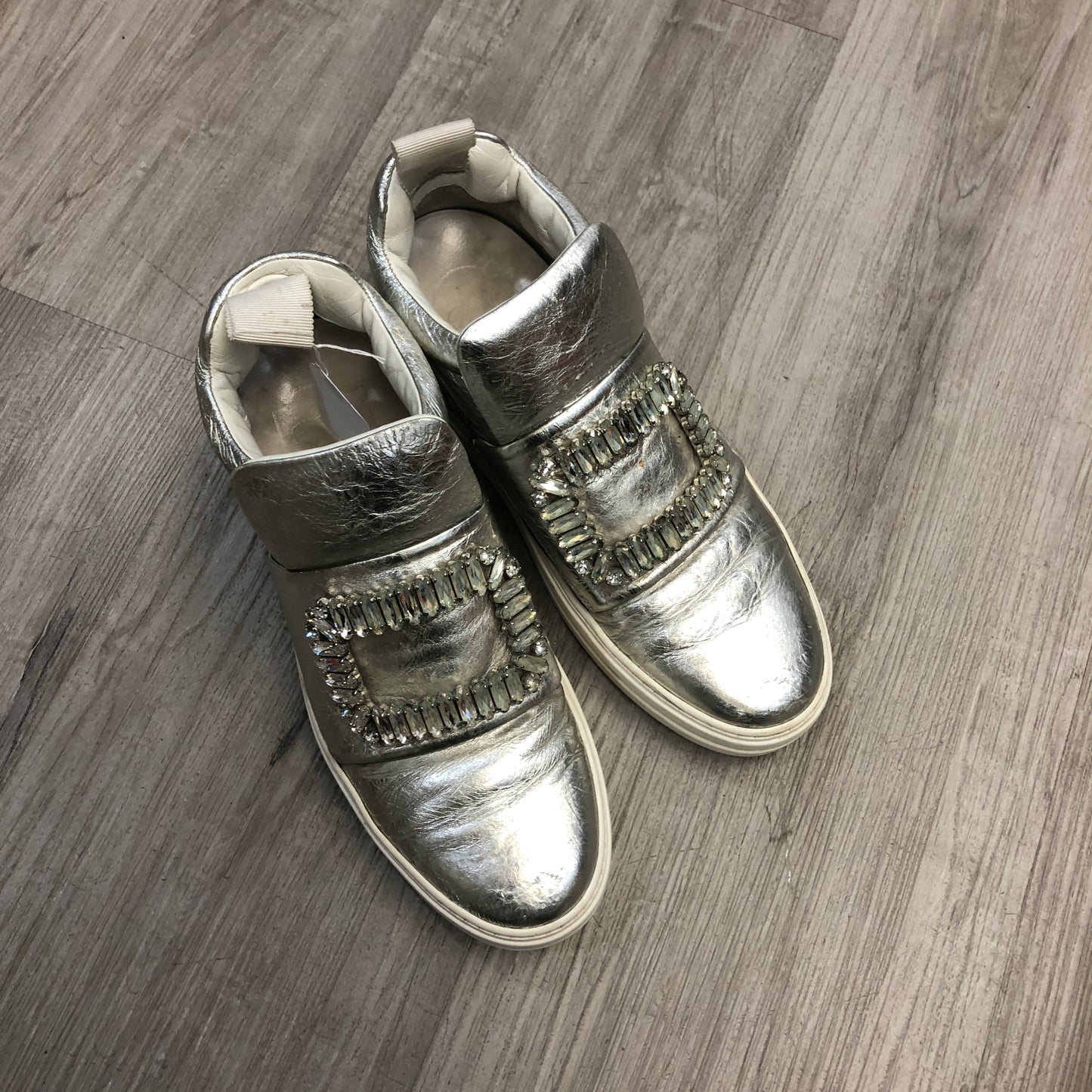 Roger Vivier Women's Strass Buckle Metallic Leather Low Top Sneaker Shoes 35.5 Silver