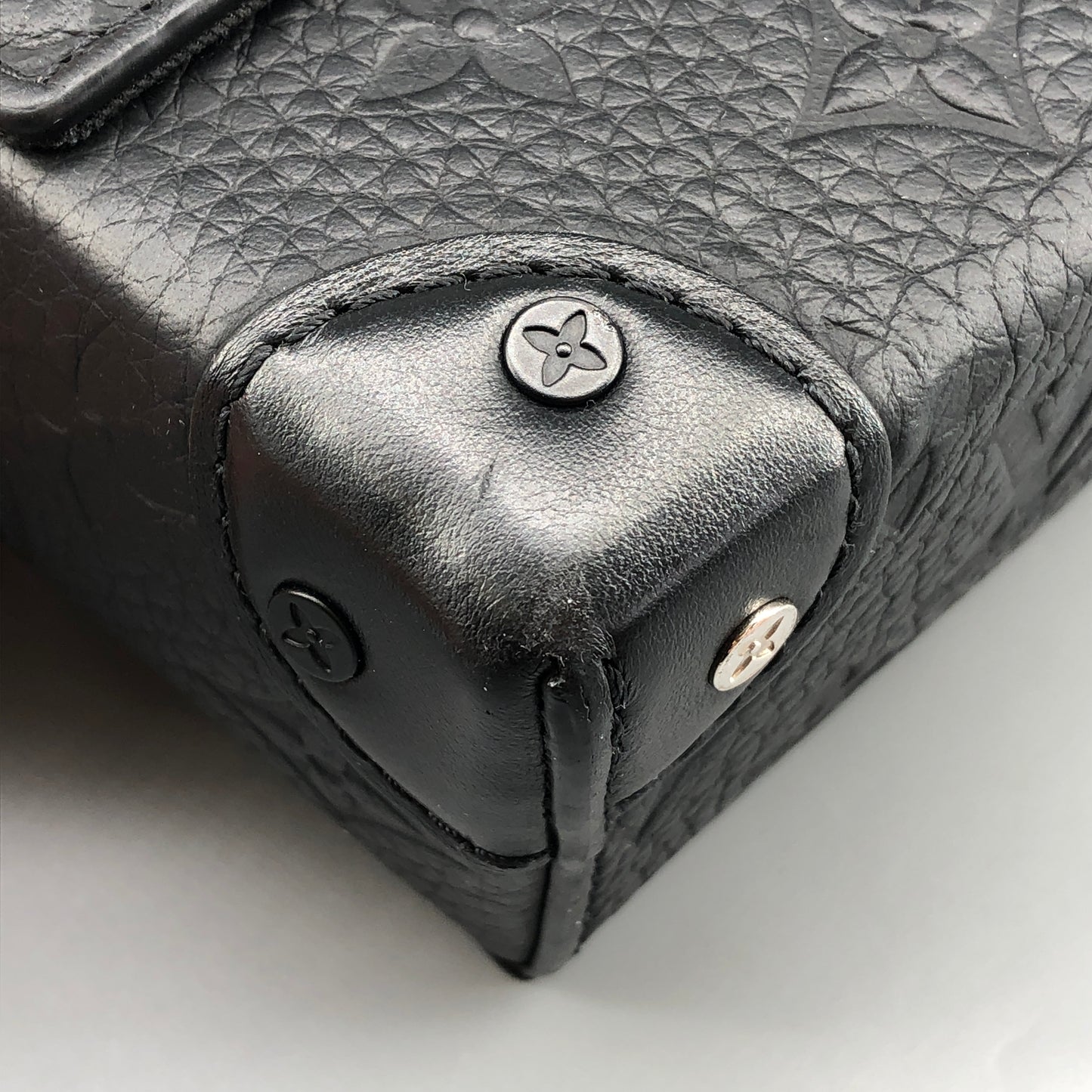 Louis Vuitton Monogram Taurillon Leather Steamer Wearable Wallet Black