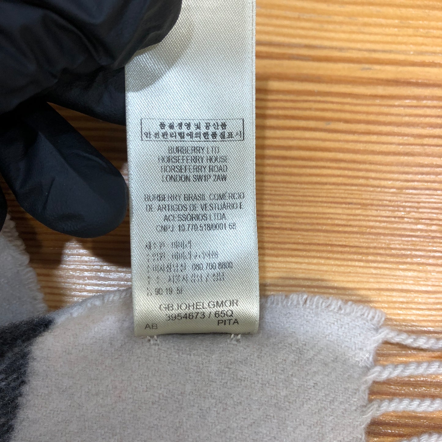 Burberry Classic Vintage Check 100% Cashmere Scarf Beige/Black/Red