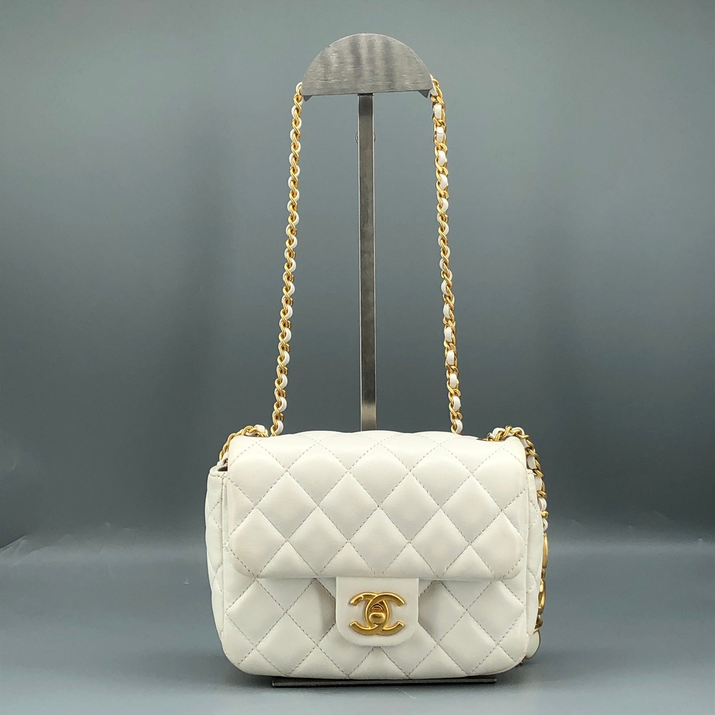 Chanel Lambskin Enamel Quilted Mini Coco Hearts Square Flap White Bag 清理中