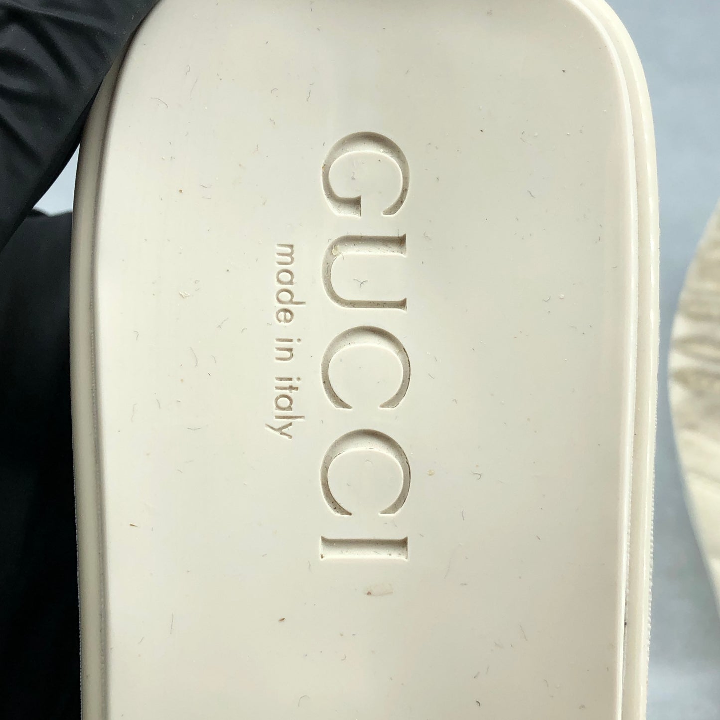 Gucci Logo Embossed Rubber Slide Sandals 35 cream