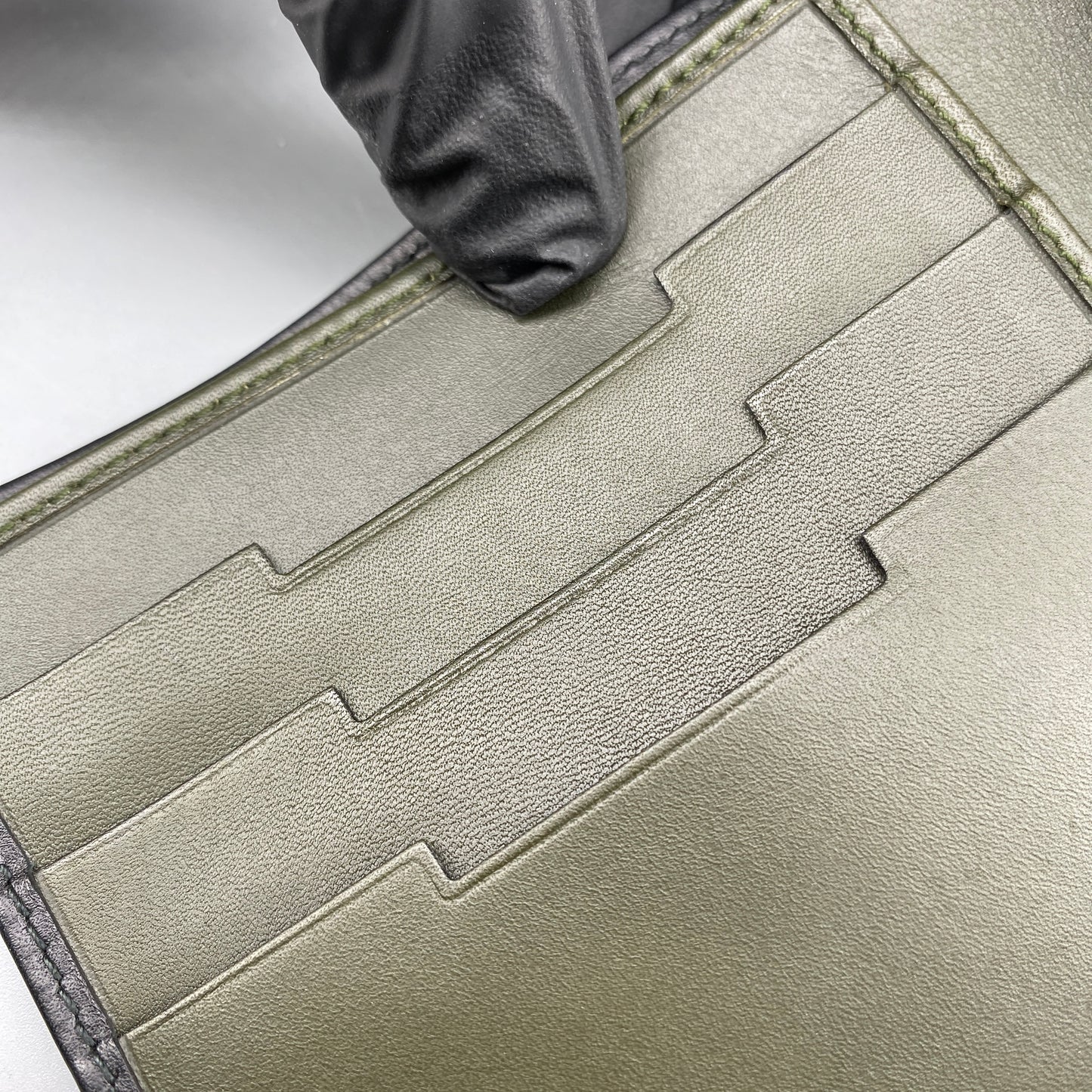 Ferragamo Black Smooth Leather Bi-fold Short Wallet
