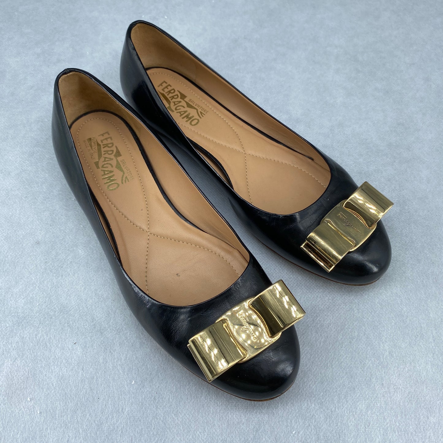 Ferragamo Women's Vara Bow Leather Flat Shoes Size 7.5 Black